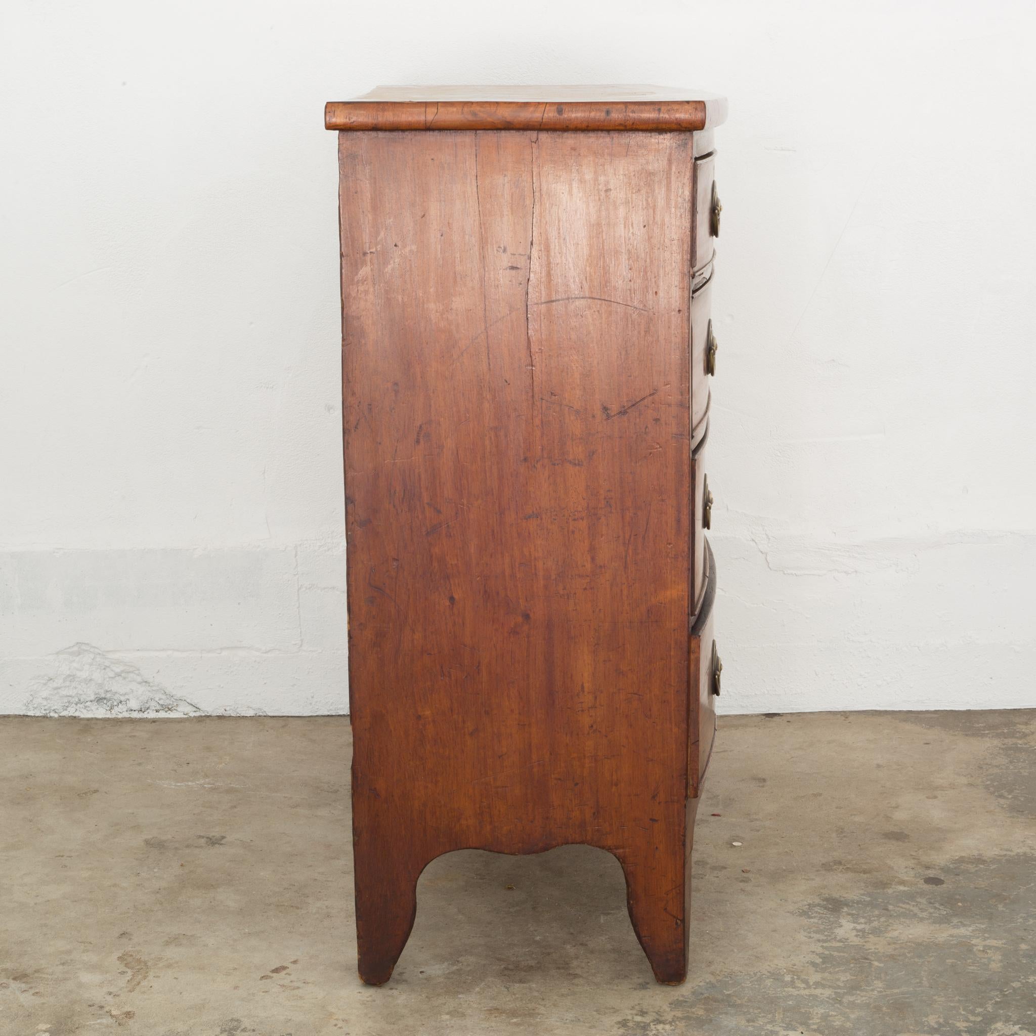 18th Century American Federal Mahogany Bow Front Chest, circa 1780 2