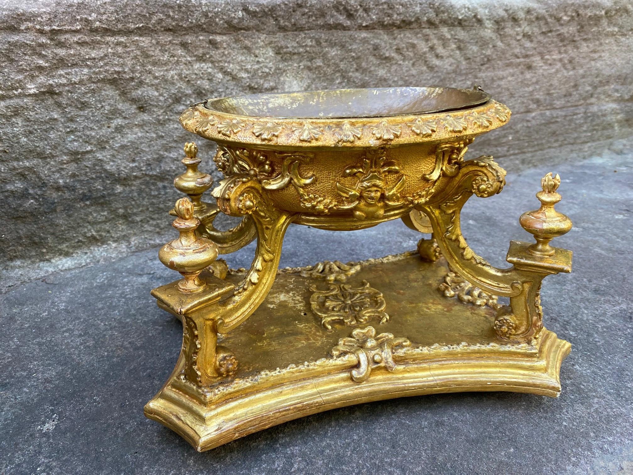 Antique Panier en bois sculpté et doré Plat Vide poche bol Table Center Piece  en vente 3