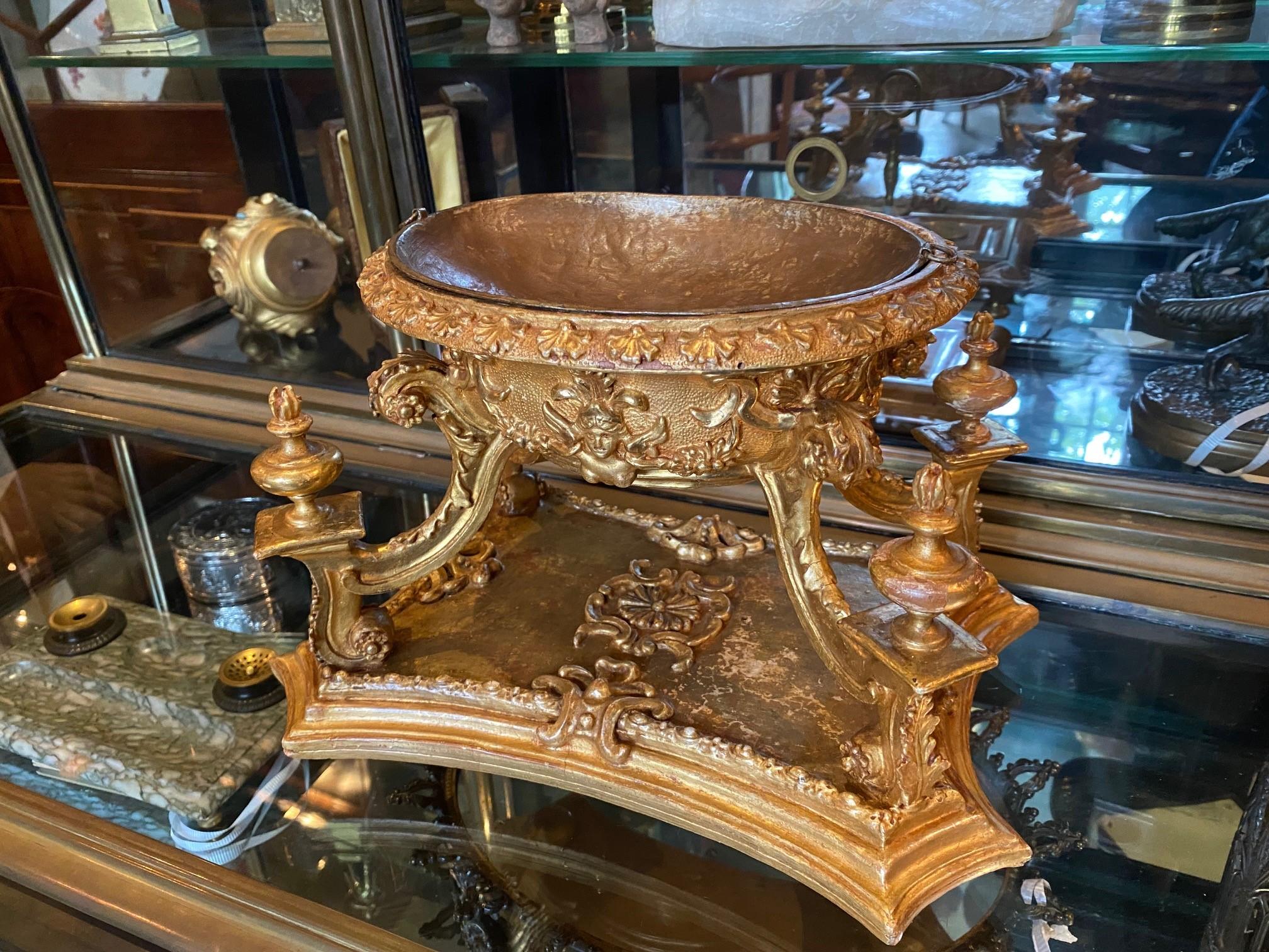 Antique Hand Carved Gilt Wood Basket Dish Vide poche bowl Table Center Piece 
Very Early 18th Century Giltwood Italian Baroque Centerpiece . This beautiful garniture on a desk a table or a console will add instant elegance . A center piece on an