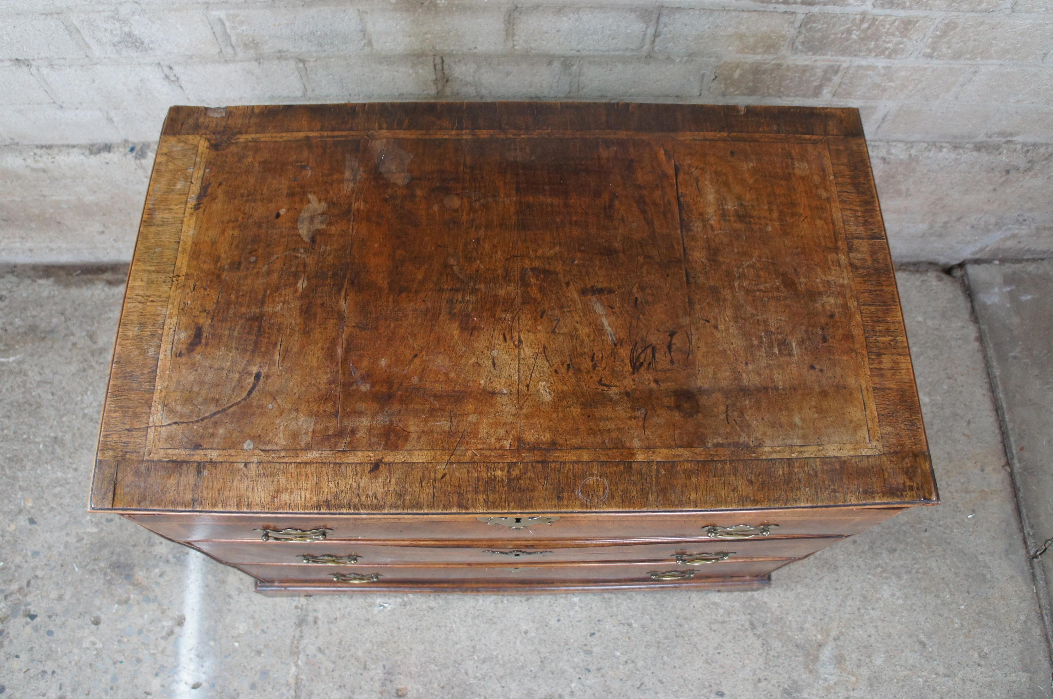 18th C. Antique George II Chippendale Mahogany Bachelors Chest 3 Drawer Dresser In Good Condition In Dayton, OH