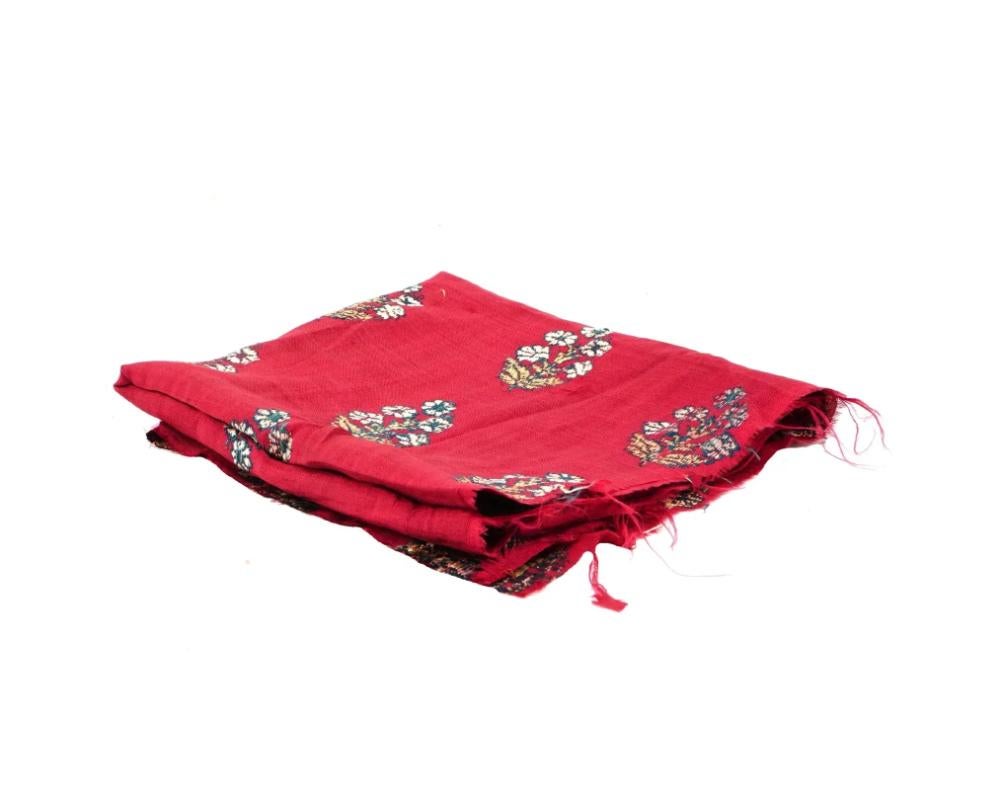 18Th C Antique Persian Safavid Hand Woven Textile In Good Condition For Sale In New York, NY