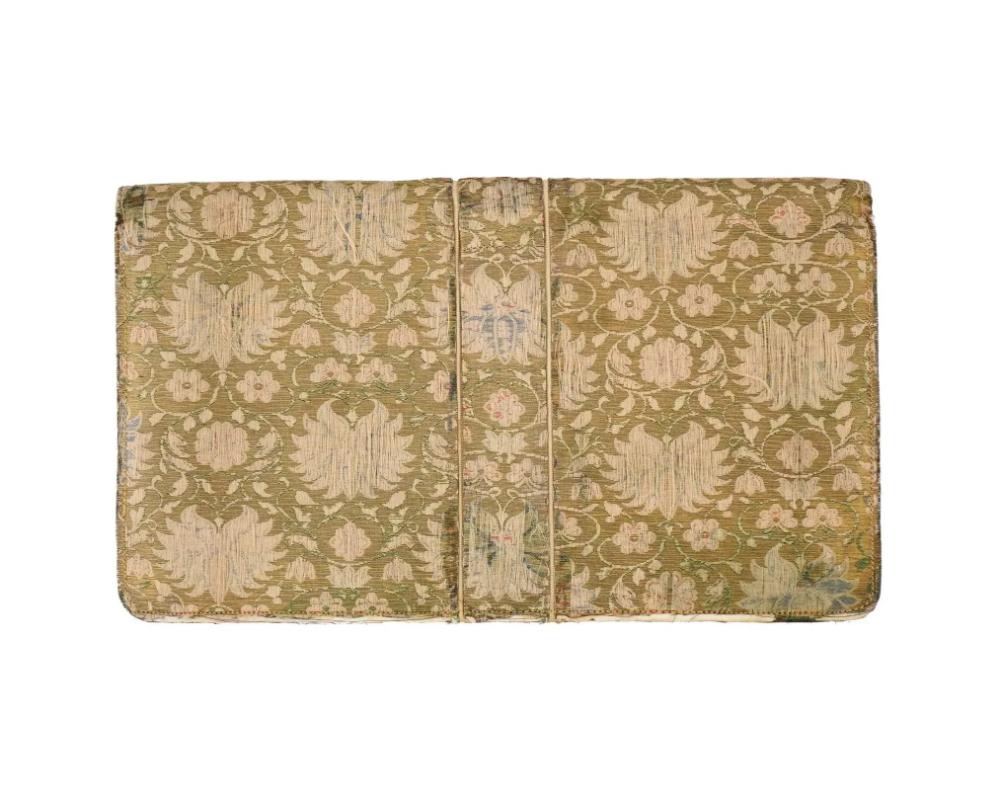 Perse A.I.C. Antique Safavid Gold Silk Textile Hand Bag en vente