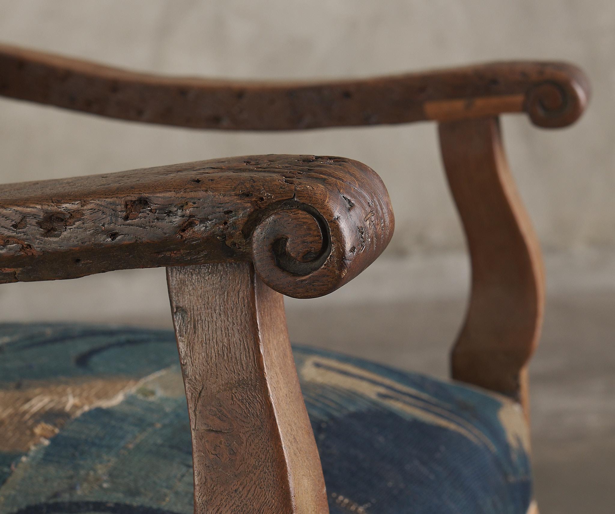 C.I.C. Chaise à accoudoirs à dossier en forme d'aile tapissée en vente 5