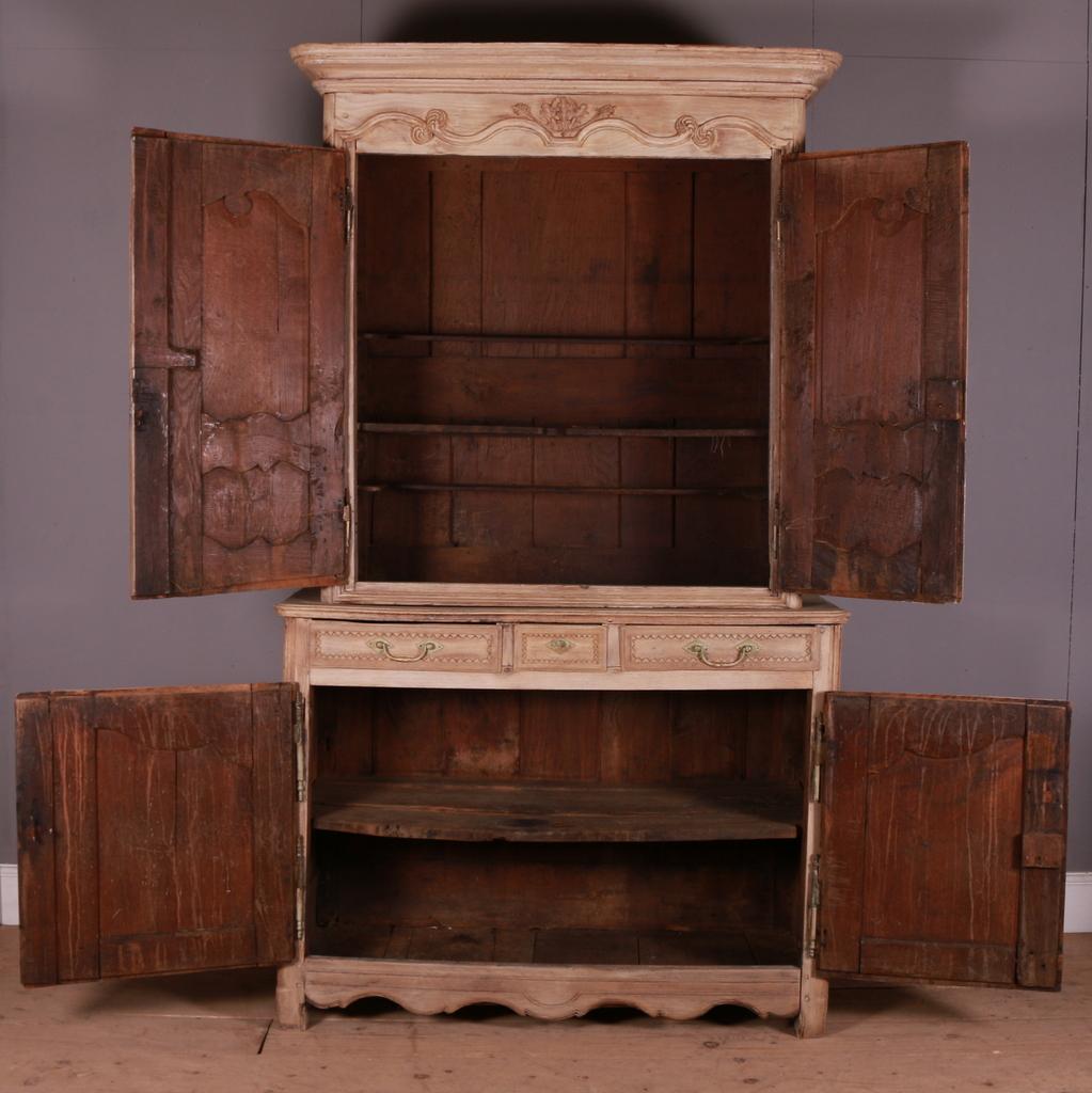 18th C Bleached Oak Buffet de Corps For Sale 3