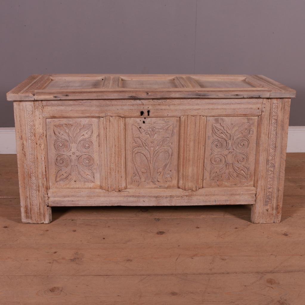 Early 18th C bleached oak coffer. 1720.

Dimensions
45 inches (114 cms) wide
19 inches (48 cms) deep
22.5 inches (57 cms) high.