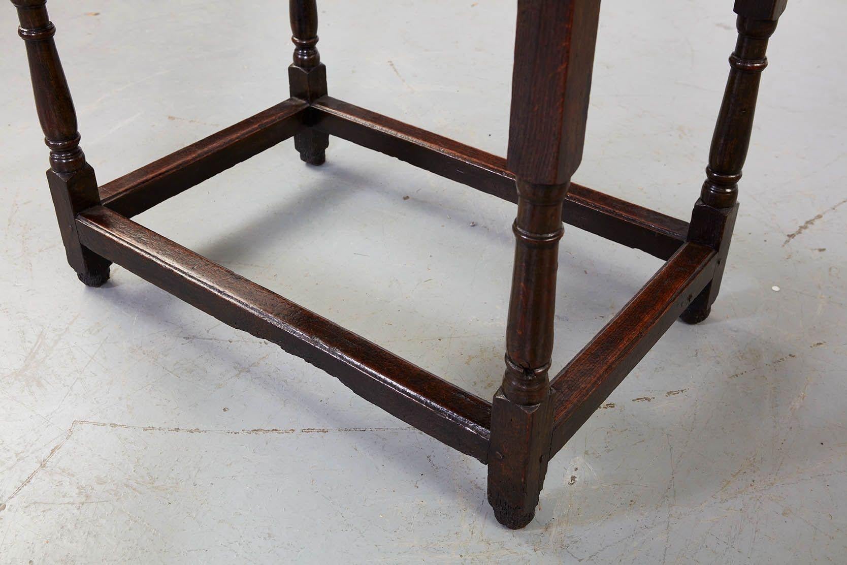 Table en ronce de chêne du 18e siècle en vente 1