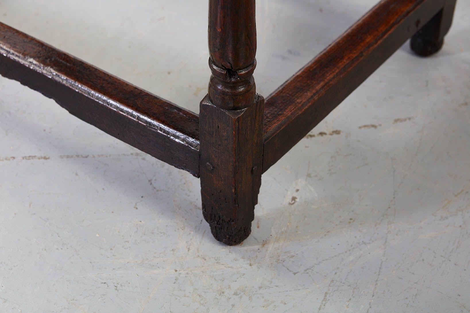 Table en ronce de chêne du 18e siècle en vente 2