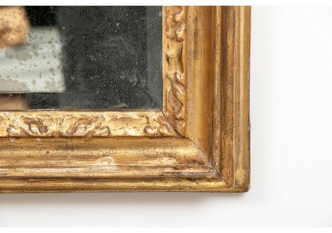 A.I.C., 18ème siècle, miroir sculpté et doré avec écusson en forme de buste. en vente 4