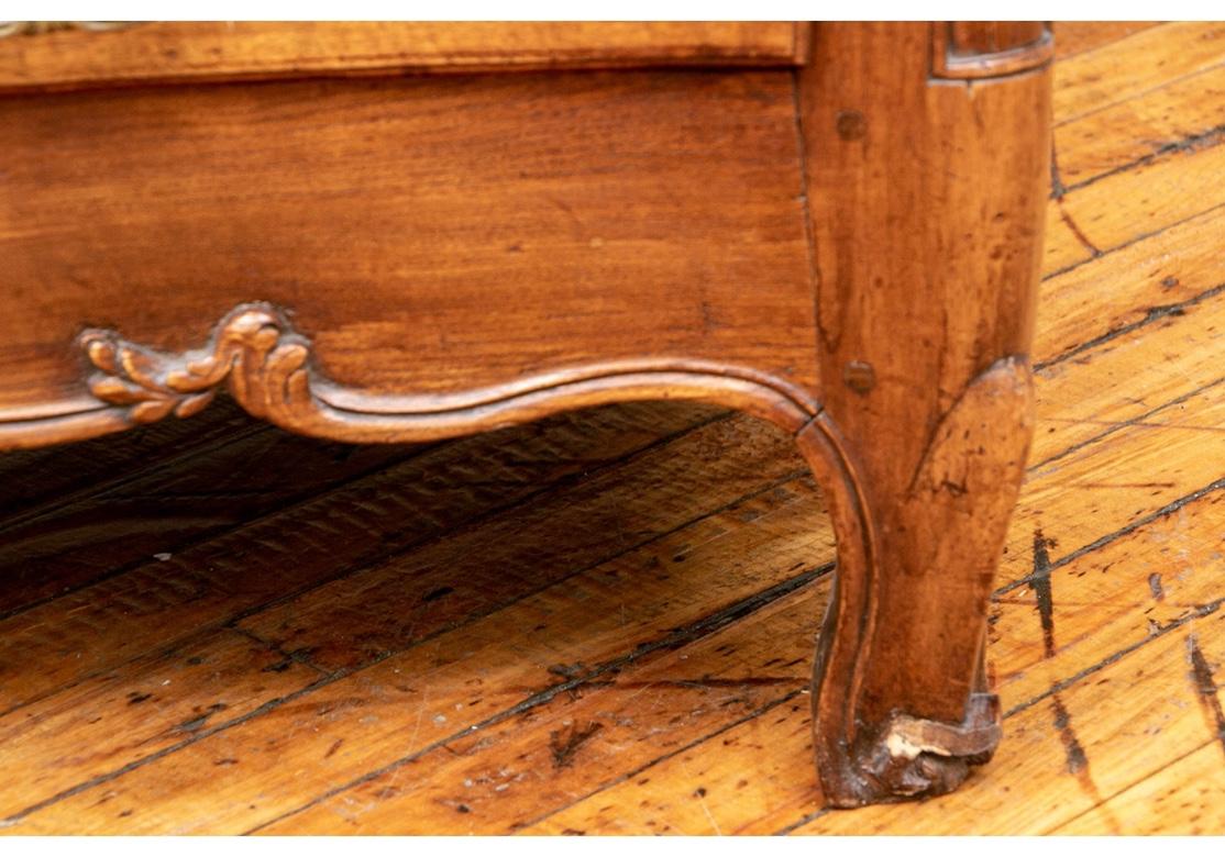 18th Century Carved Walnut Marble-Top Commode For Sale 1