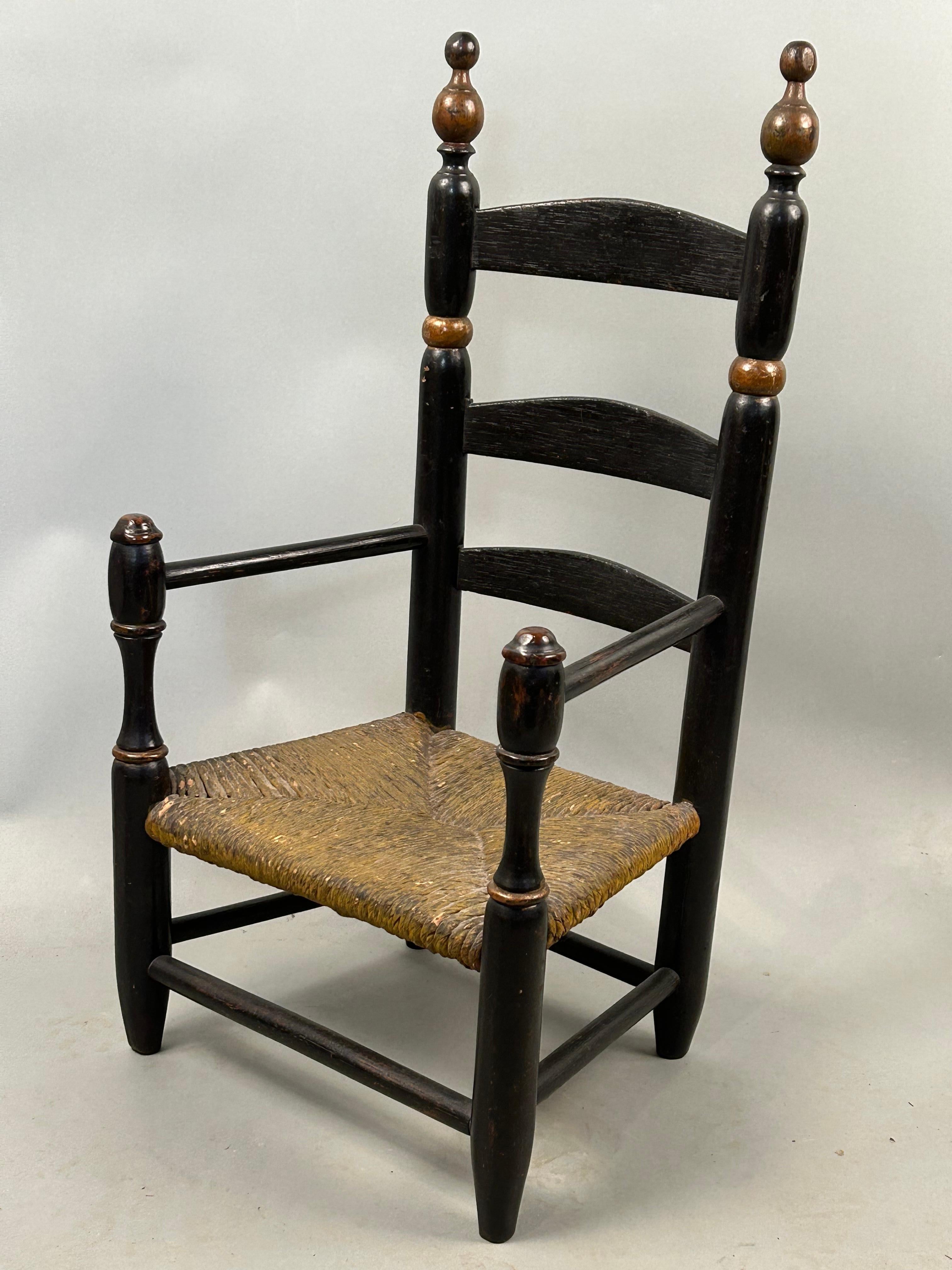 Colonial américain A.I.C. Child Child's Arm Chair du 18e siècle. en vente