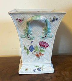 Siglo XVIII Maceta o jarrón para plantas de porcelana china de exportación con esmalte «Famille Rose»