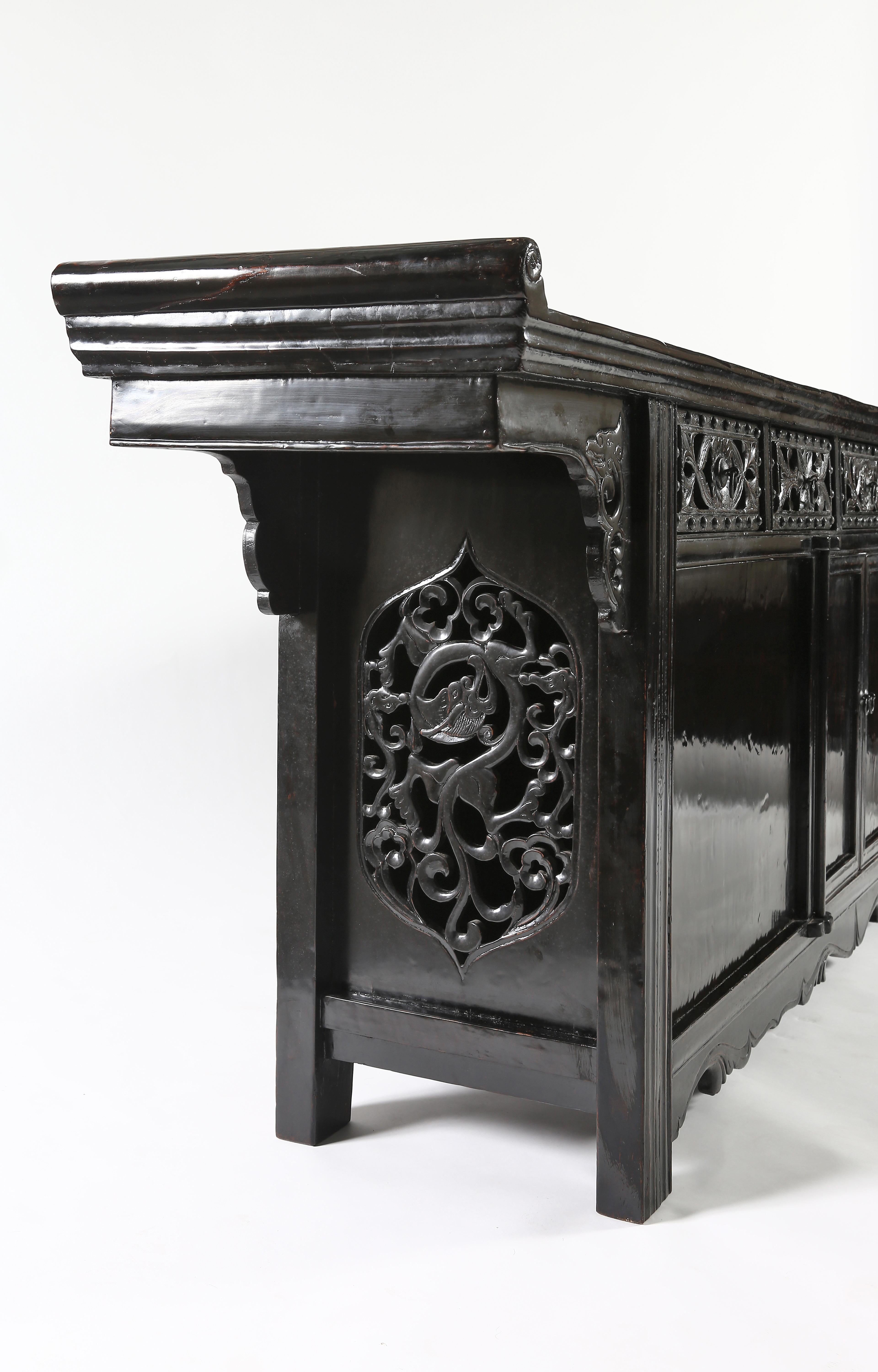 18th Century Chinese Long Coffer with Everted Ends For Sale 3