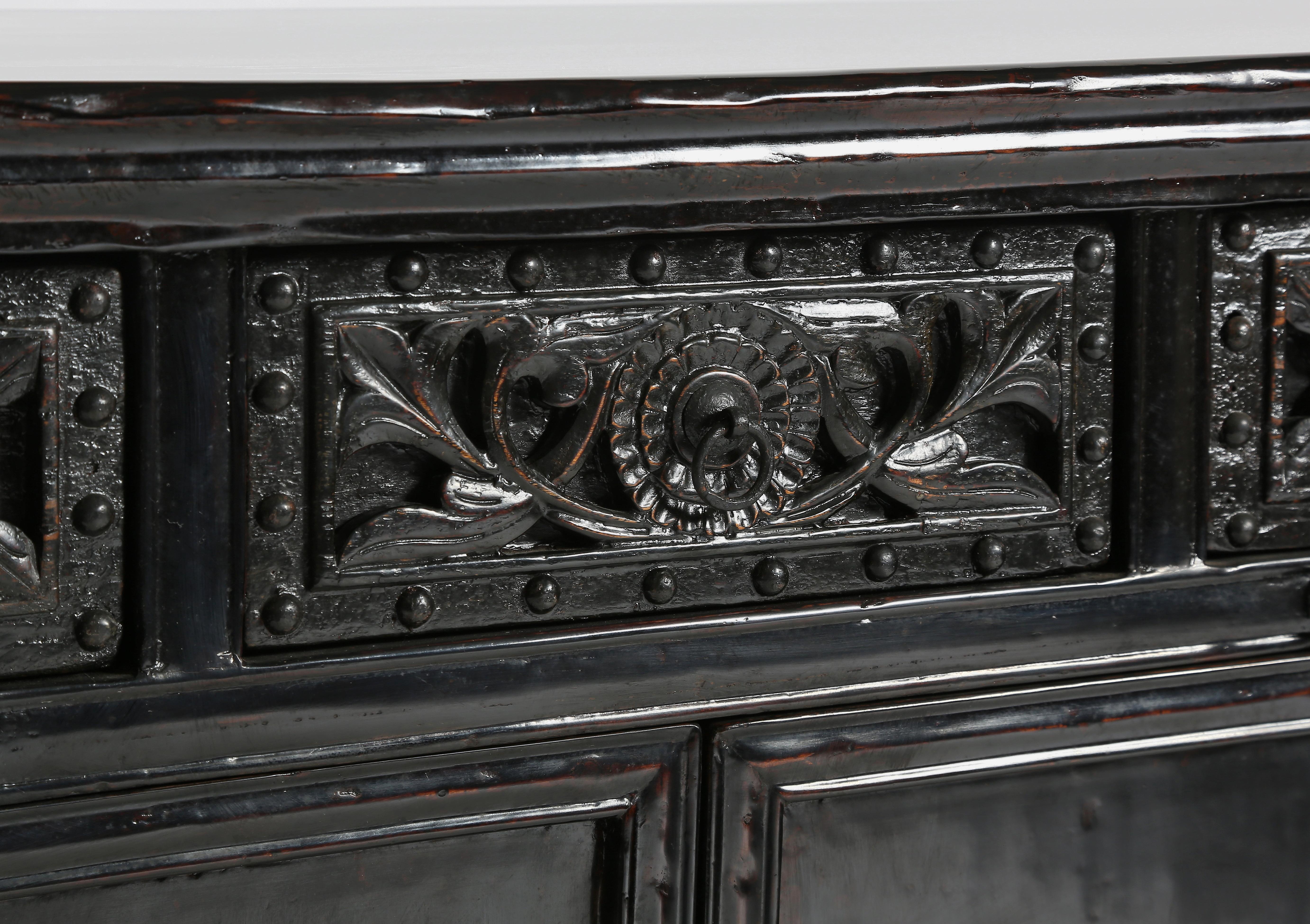 18th Century Chinese Long Coffer with Everted Ends For Sale 1