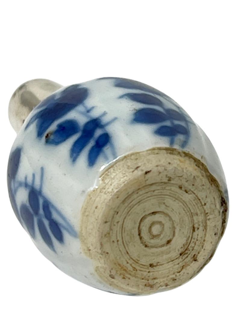18th Century Chinese Porcelain Miniature Blue and White Kangxi Bottle Vase In Good Condition In Delft, NL