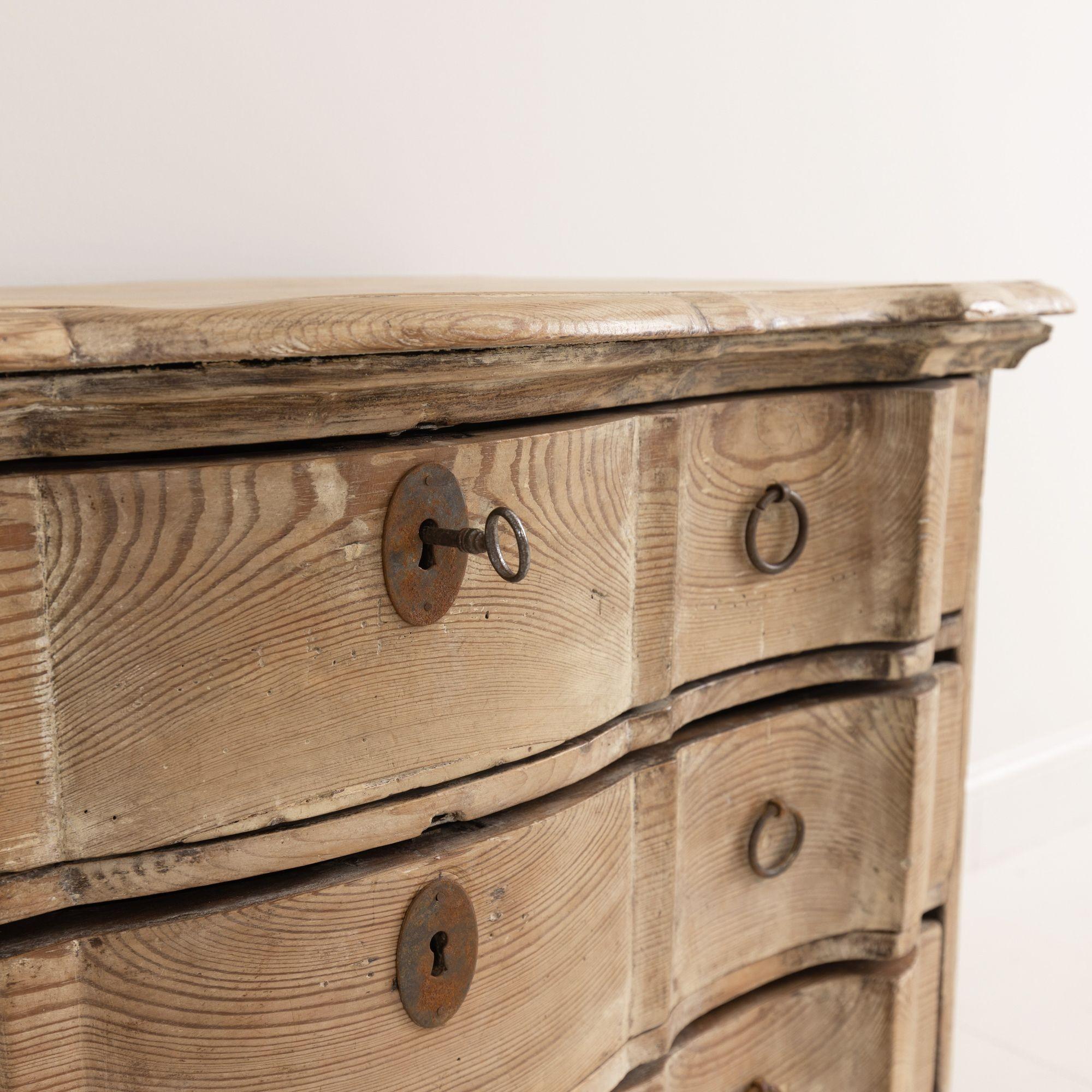 18th c. Danish Arbalette Shaped Commode in Original Patina For Sale 2