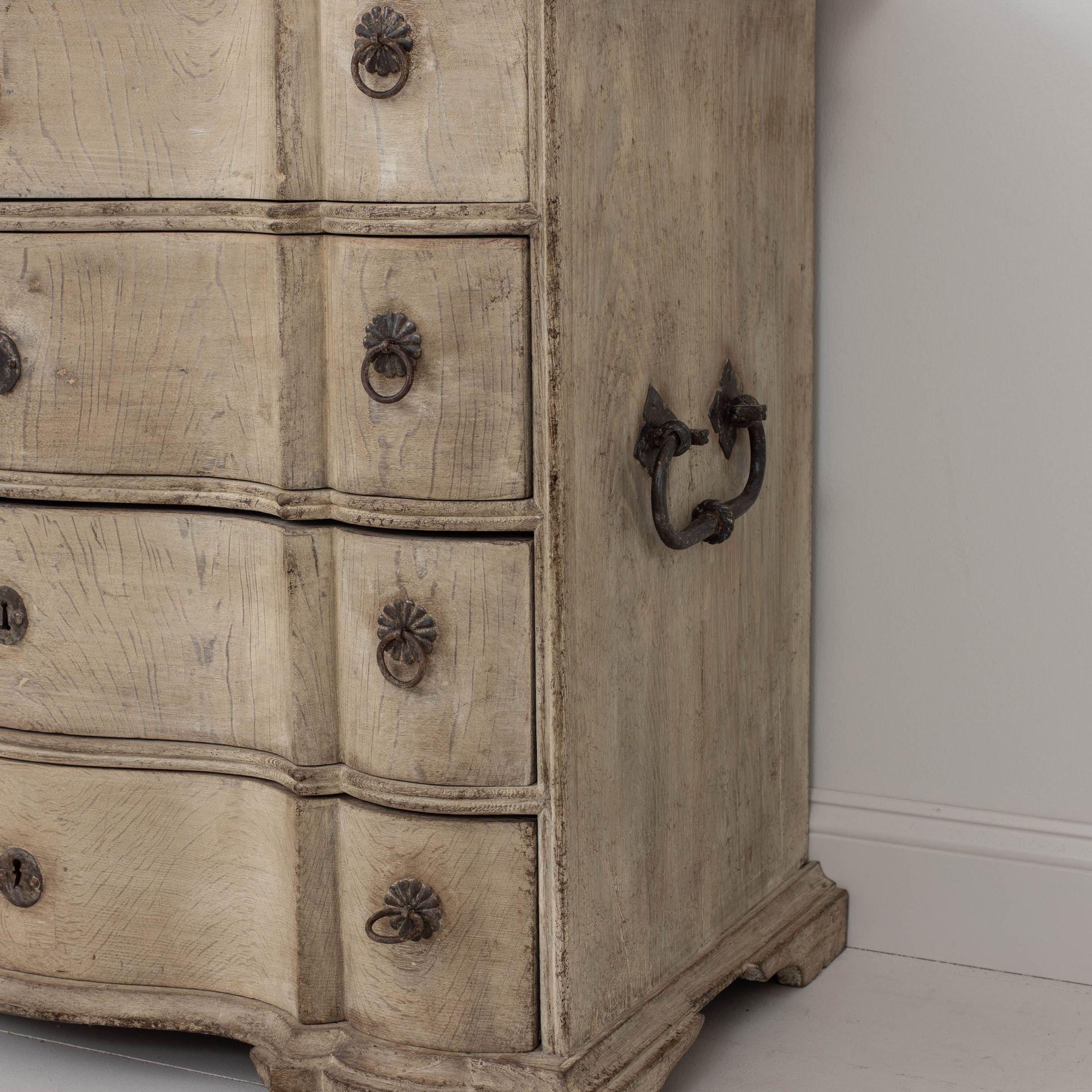 18th c. Danish Oak Commode in Original Patina with Arbalette Shaped Front For Sale 6