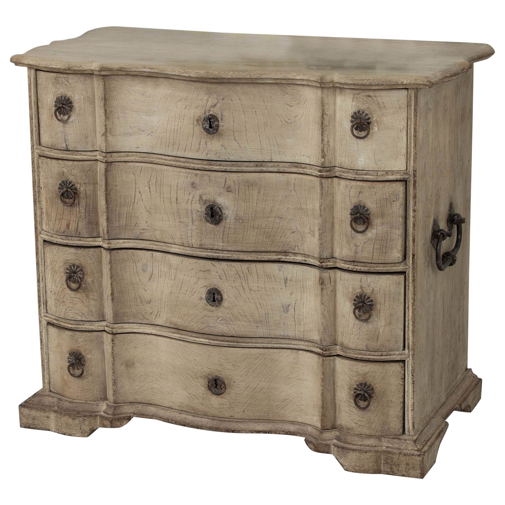 XVIIIe siècle Commode danoise en Oak Patina d'origine avec façade en forme d'arbalette