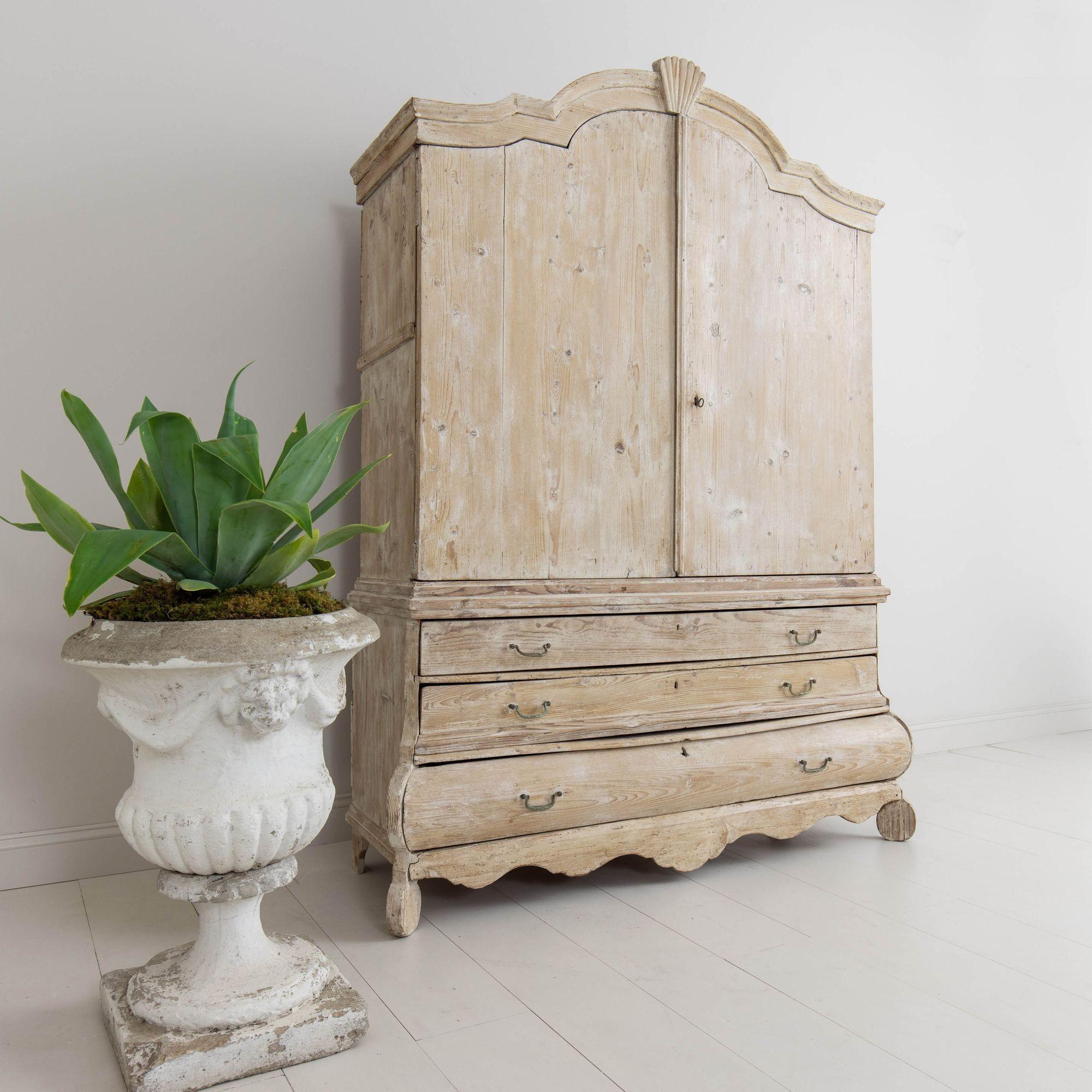 18th c. Dutch Linen Press with Bombay Base in Original Patina 11