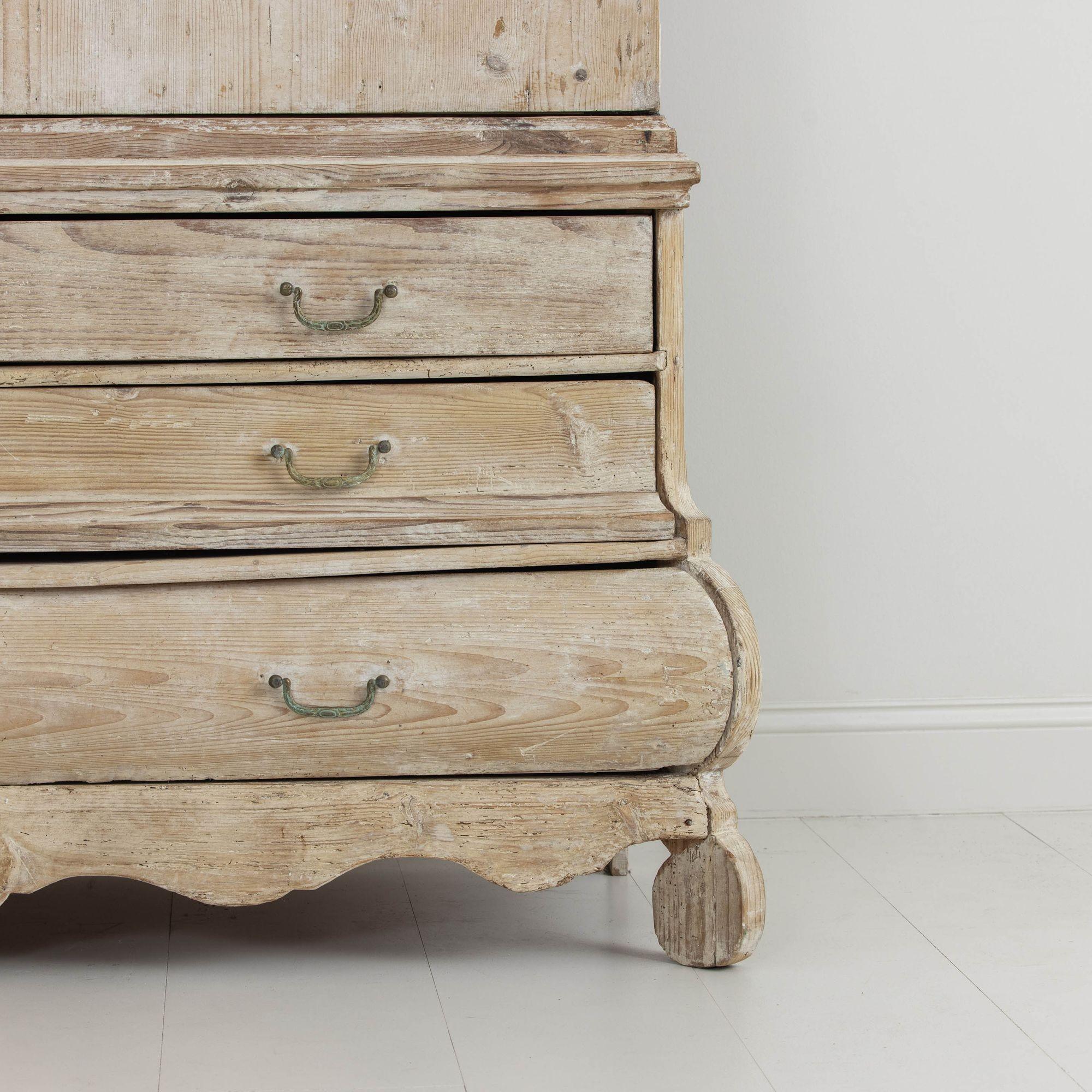 18th c. Dutch Linen Press with Bombay Base in Original Patina 2