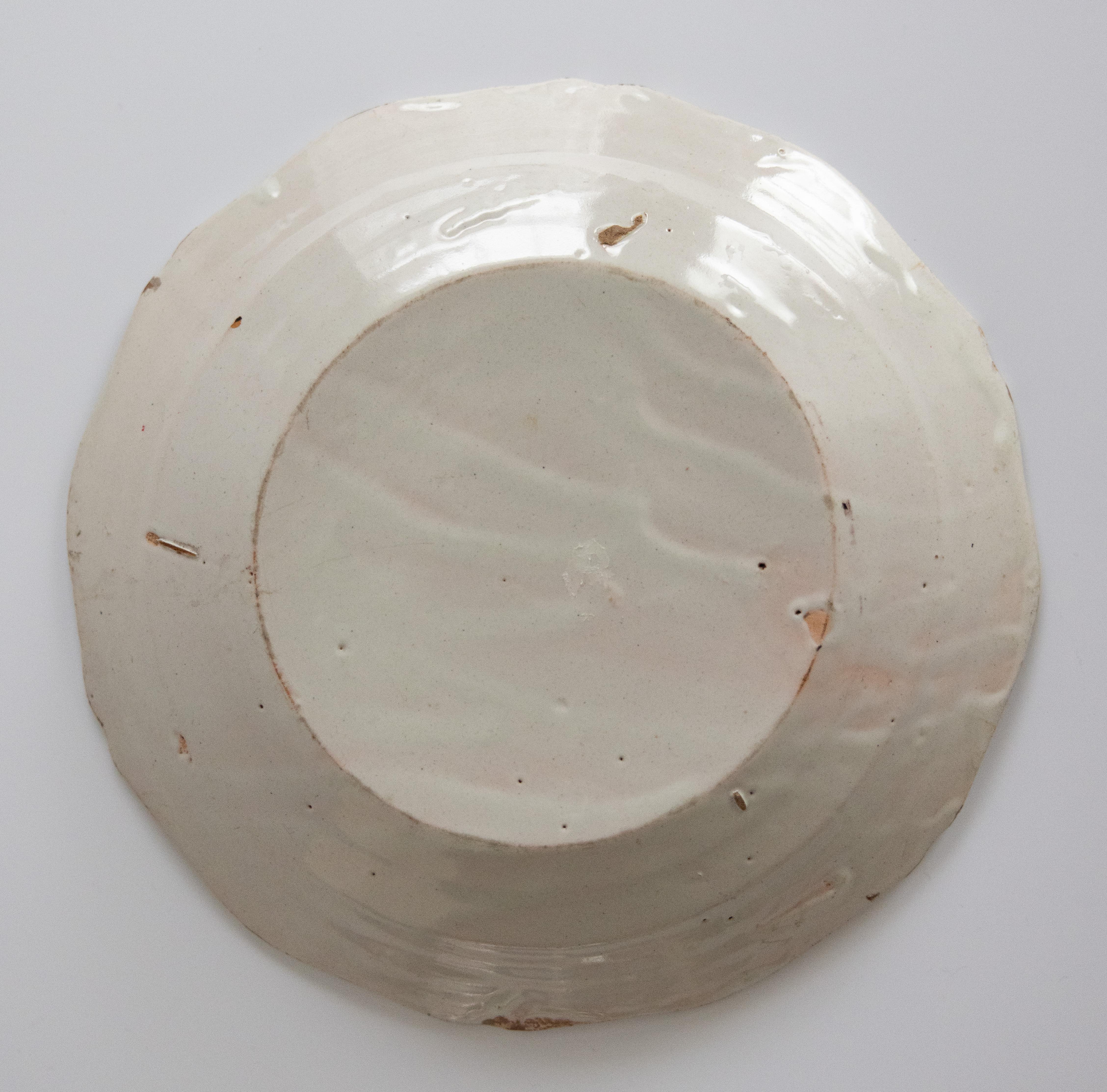 Plato de león francés de loza de Nevers del siglo XVIII Al fuego en venta