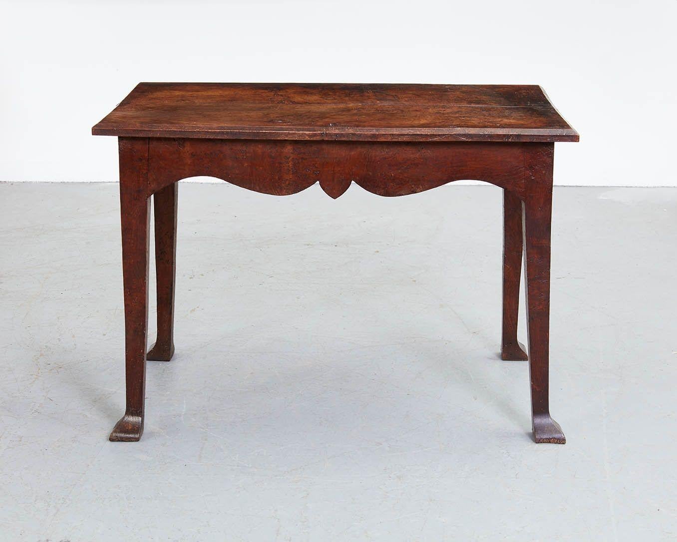 18th c. English Burr Oak Center Table In Good Condition For Sale In Greenwich, CT