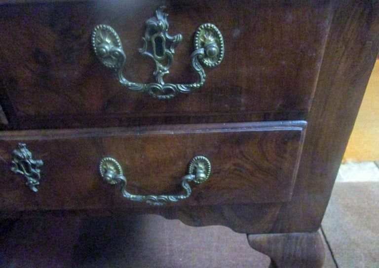 18th C English Chippendale Walnut Three-Drawer Lowboy In Good Condition For Sale In Savannah, GA