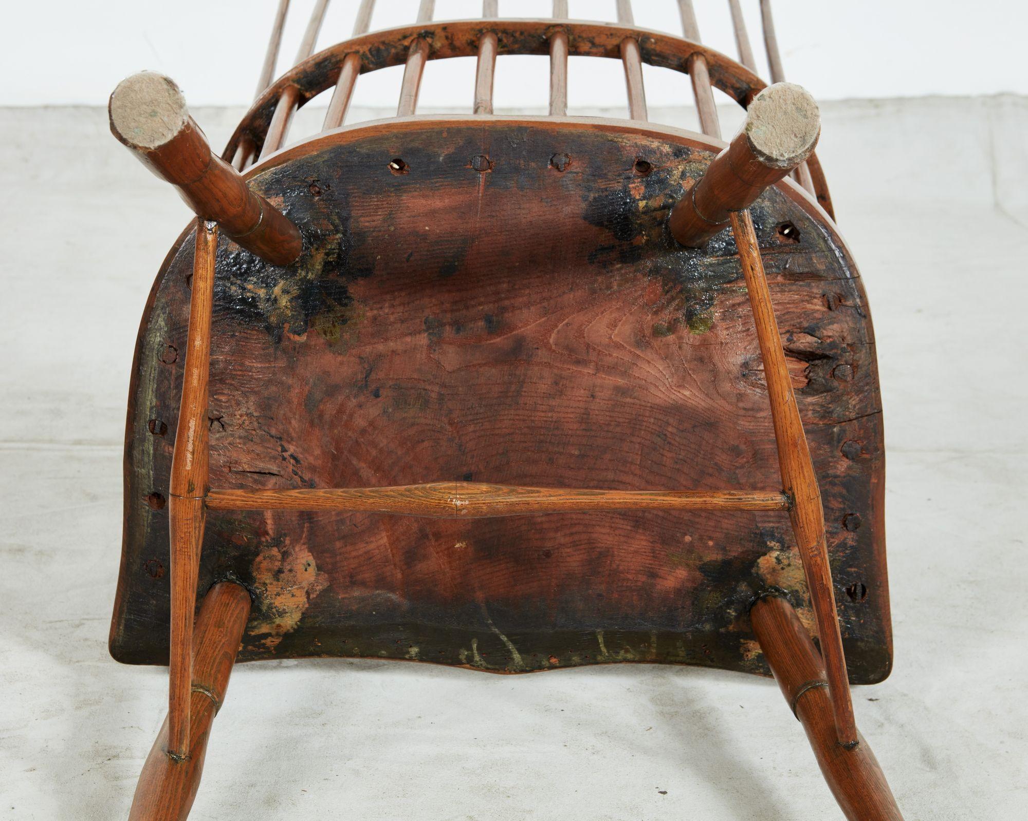 XVIIIe siècle Fauteuil Windsor à dossier en peigne en vente 7