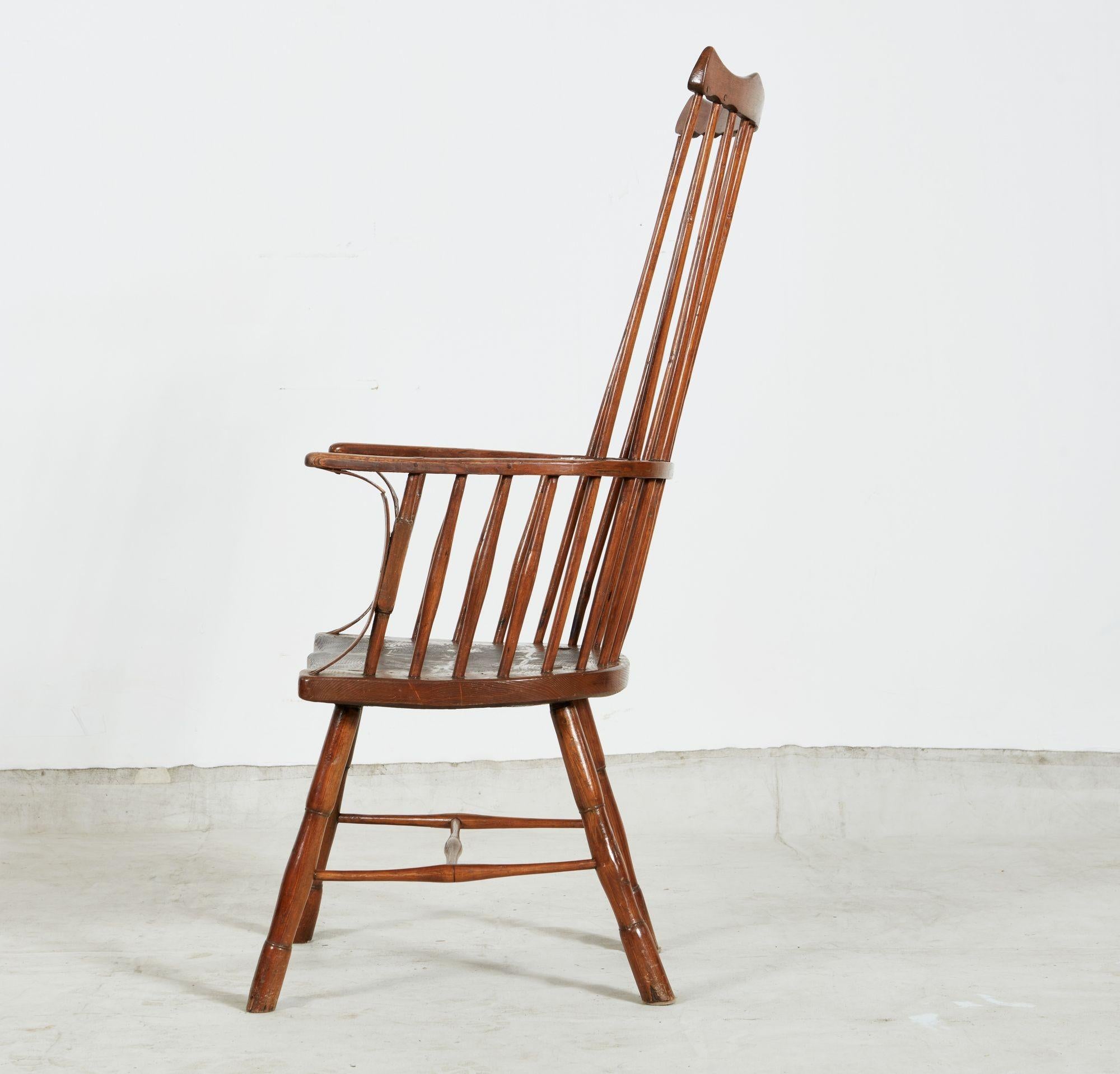 Rustique XVIIIe siècle Fauteuil Windsor à dossier en peigne en vente