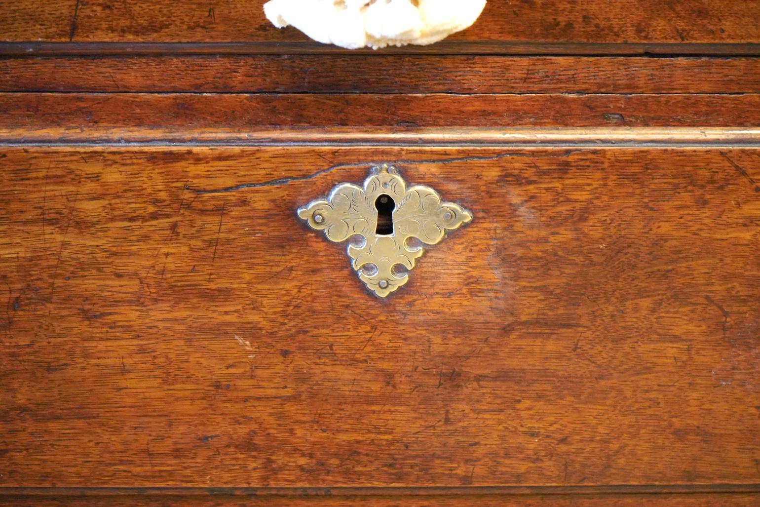 18th C. English Georgian Two Part Oak Chest of Drawers with Beautiful Brasses In Good Condition In Ft. Lauderdale, FL