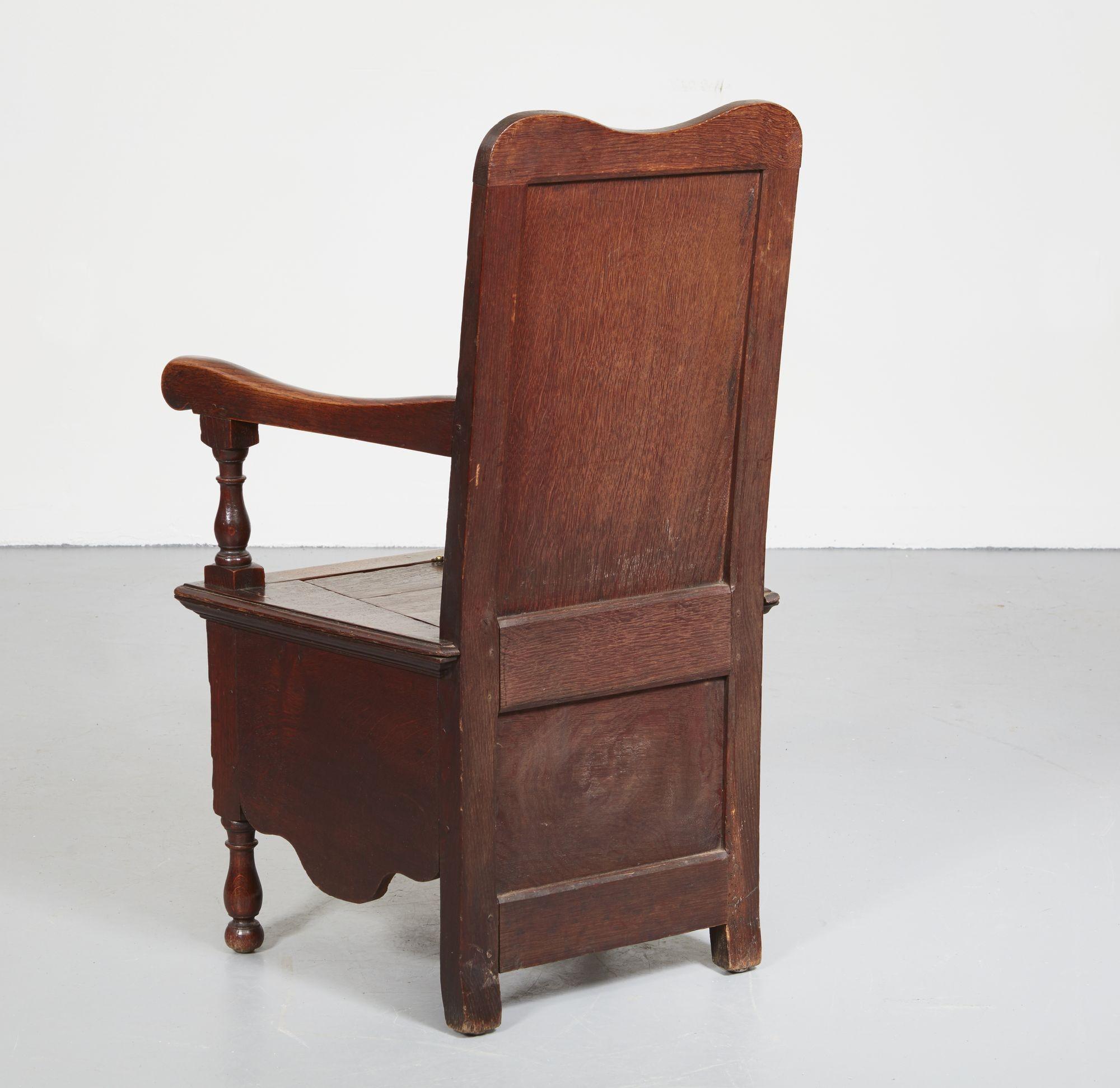 18th c. English Paneled Commode Armchair In Good Condition For Sale In Greenwich, CT