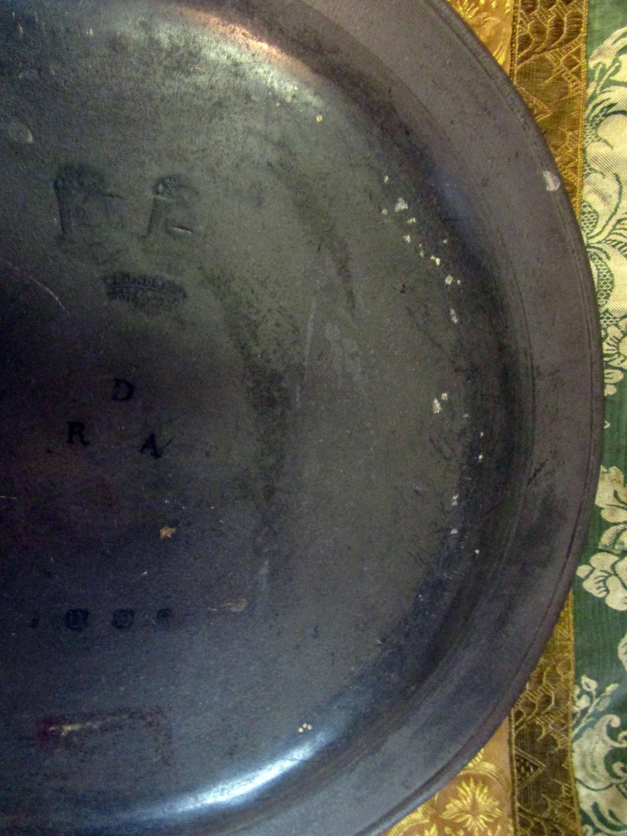 18th century English pewter charger with hallmarks, D R A initials and London stamp. Large size 15 inch diameter.
  