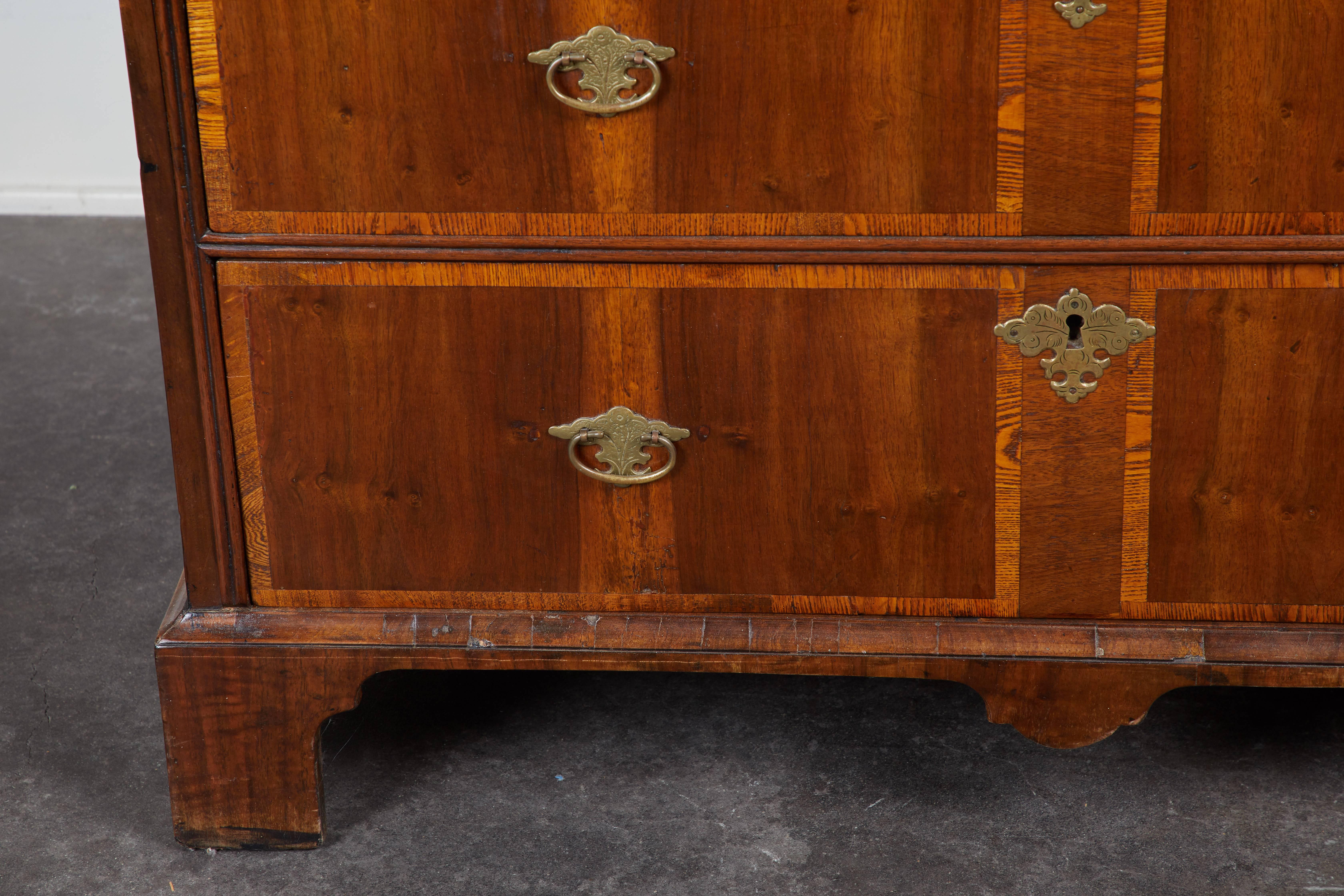 18th century English Walnut Chest with Inlay In Good Condition In Pasadena, CA