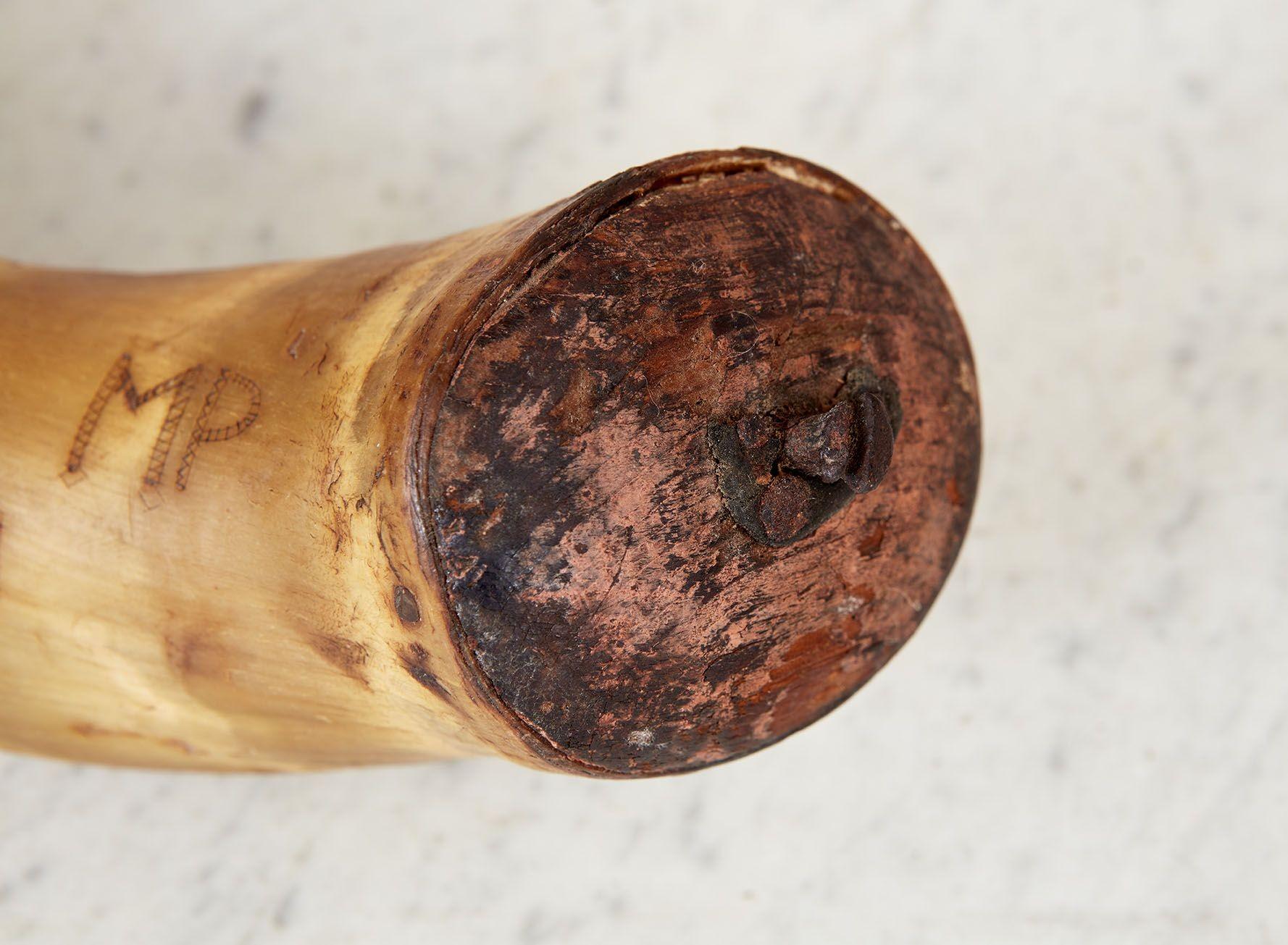18. Jahrhundert. Graviertes Pulverhorn (Horn) im Angebot