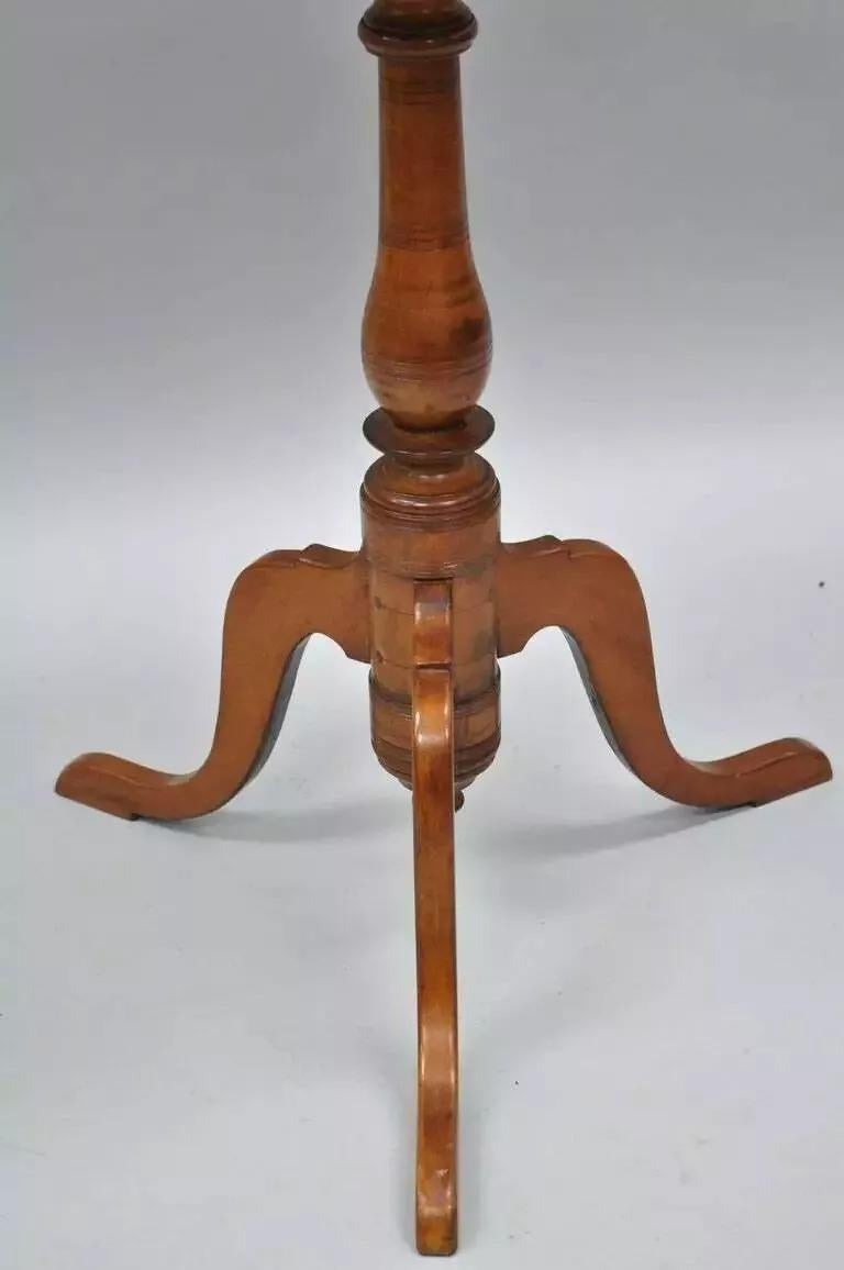 18th C. Federal Cherry Candle Stand Tea Table Tripod Pedestal Scallop Carved Top In Good Condition For Sale In Philadelphia, PA