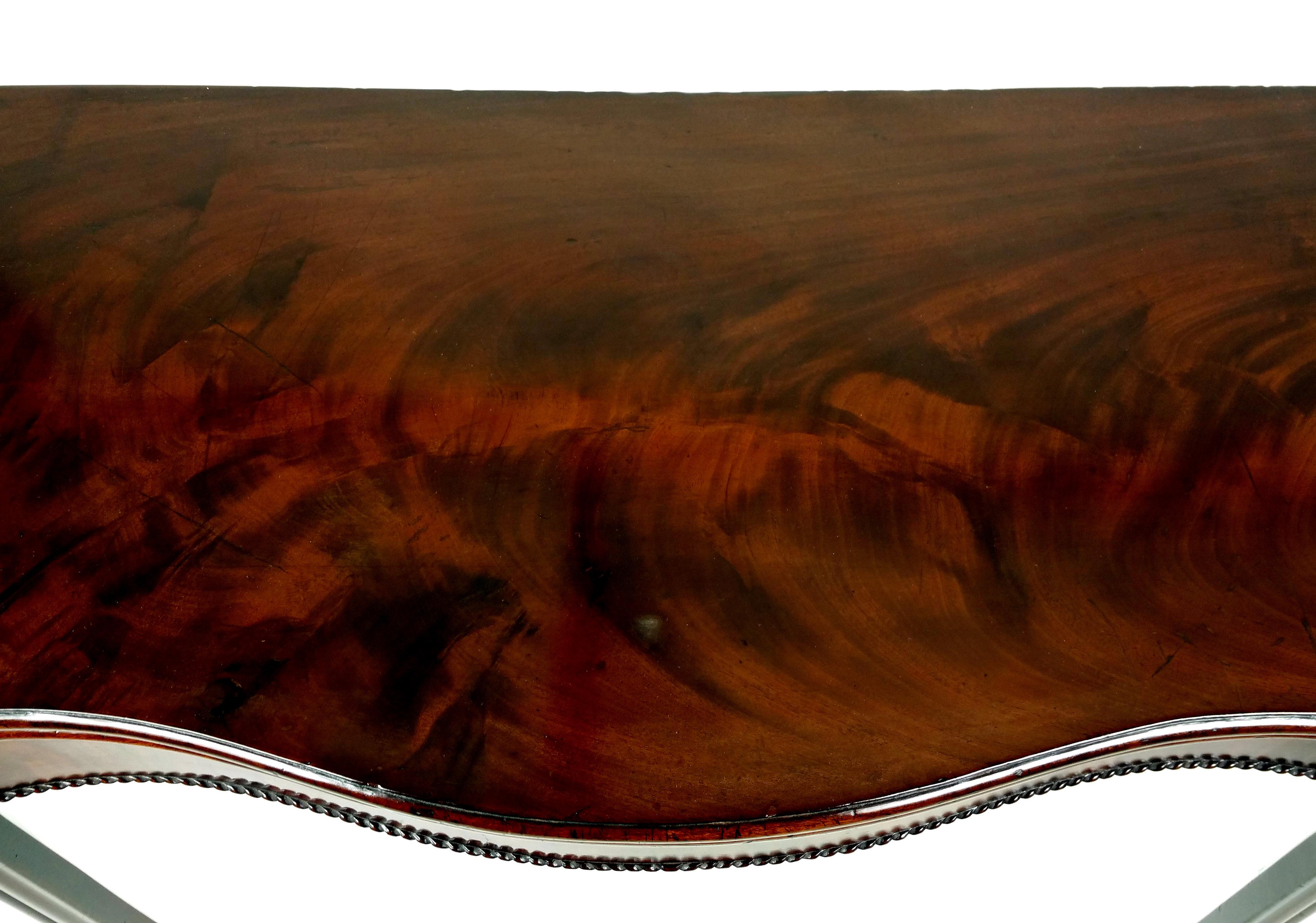 18th Century Figured Mahogany Serpentine Shaped Card Table In Good Condition In London, west Sussex