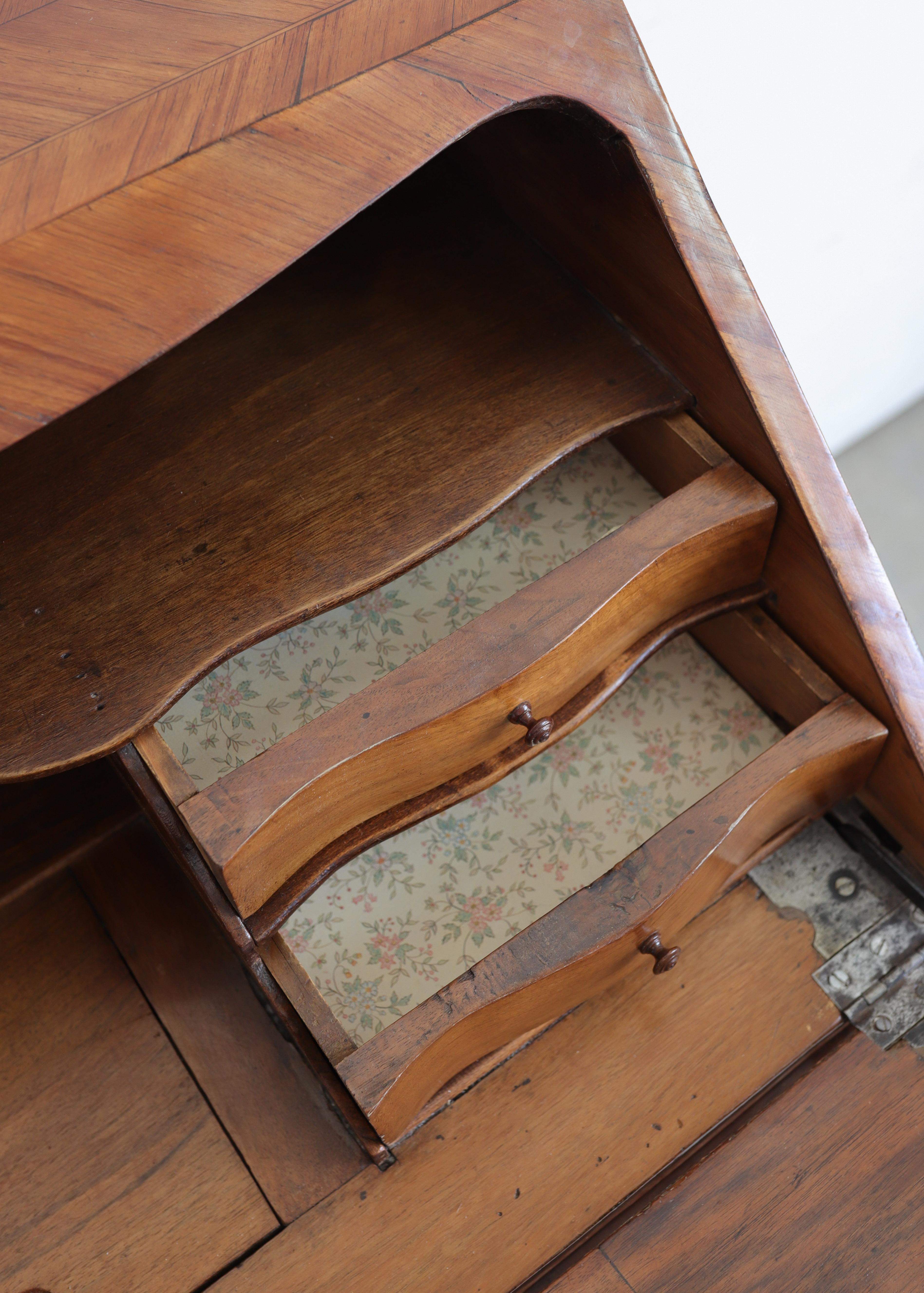 18. Jahrhundert. Französisches Bureau de Dame im Angebot 4