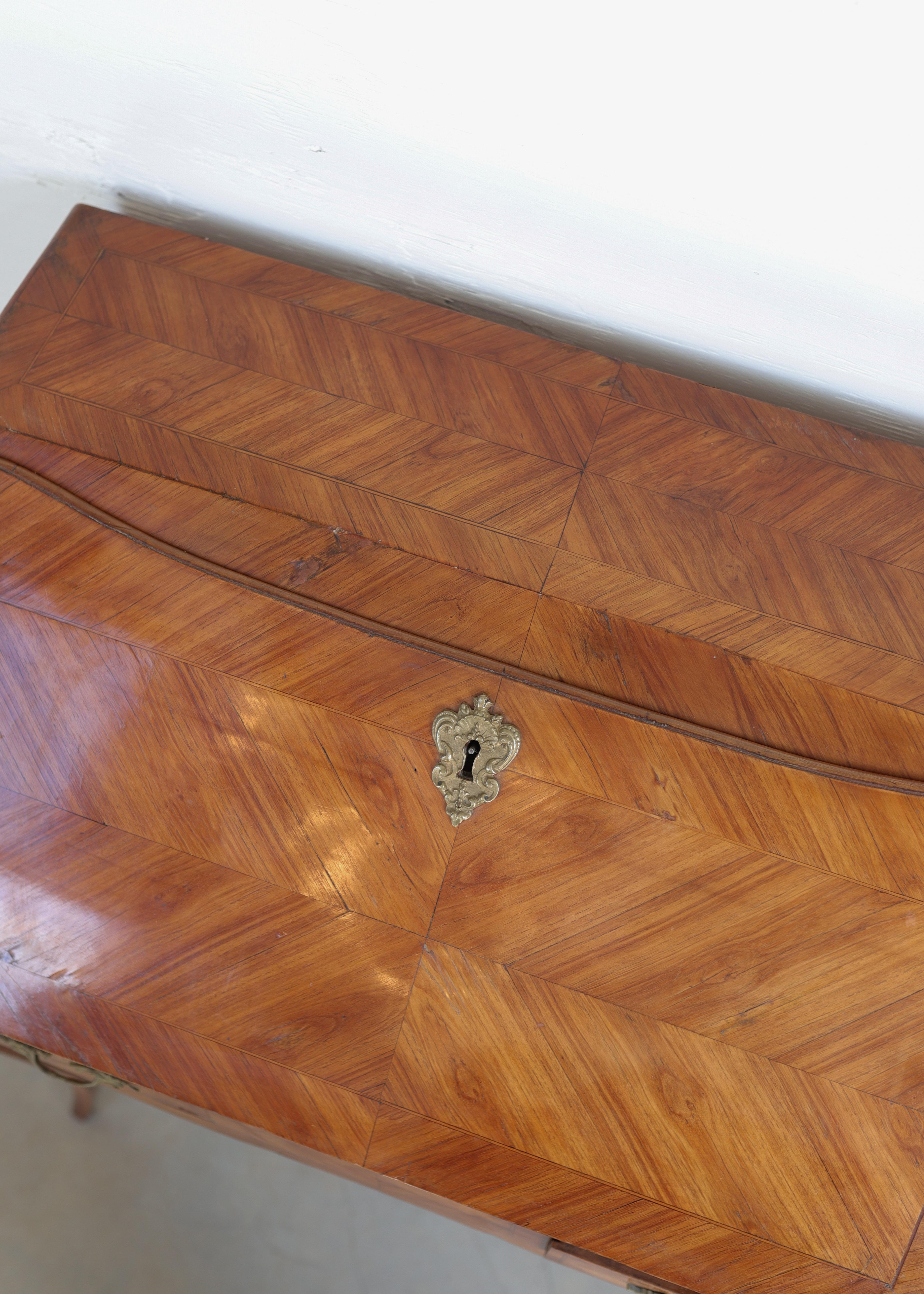 18. Jahrhundert. Französisches Bureau de Dame (18. Jahrhundert und früher) im Angebot