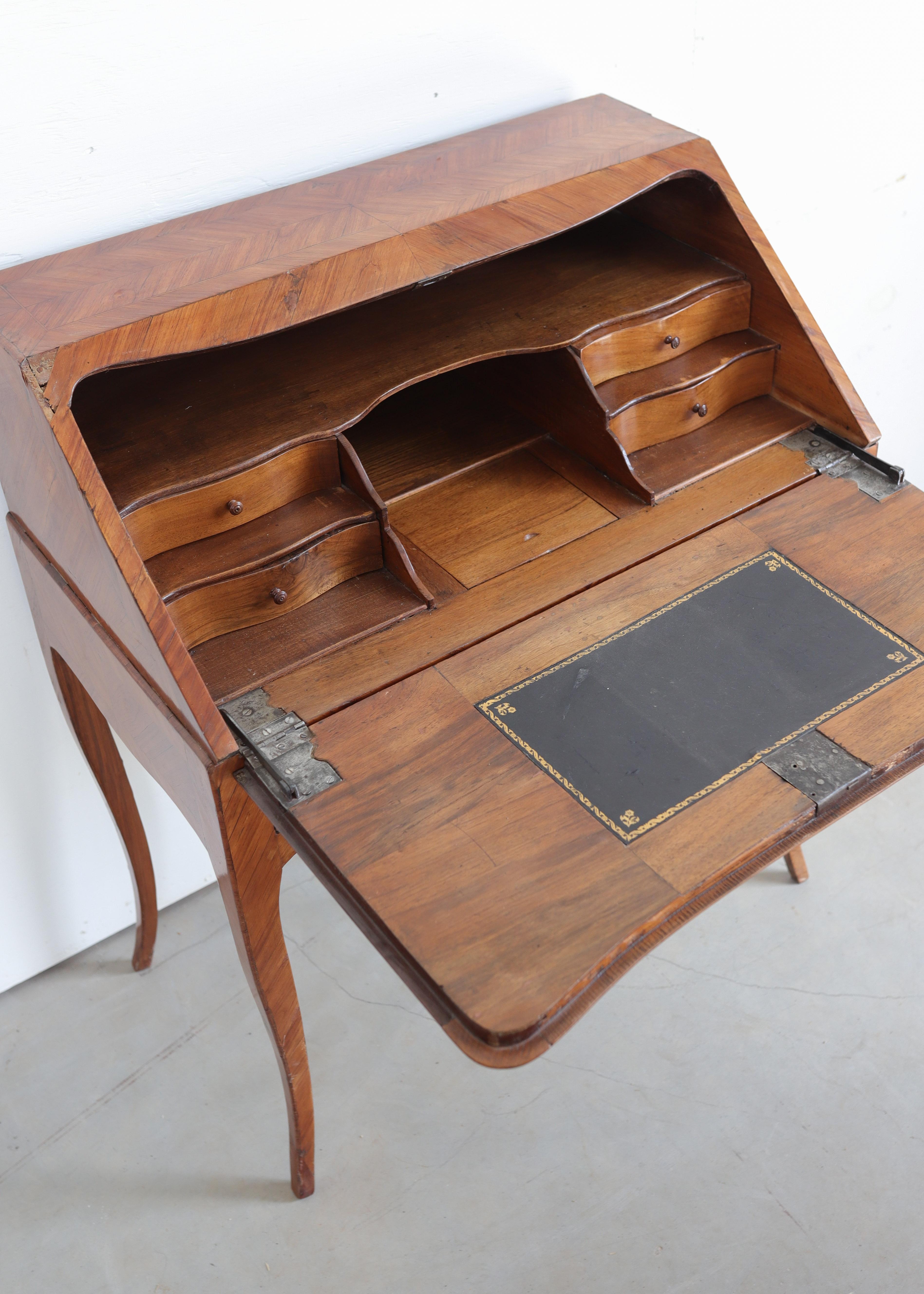 18. Jahrhundert. Französisches Bureau de Dame im Angebot 1