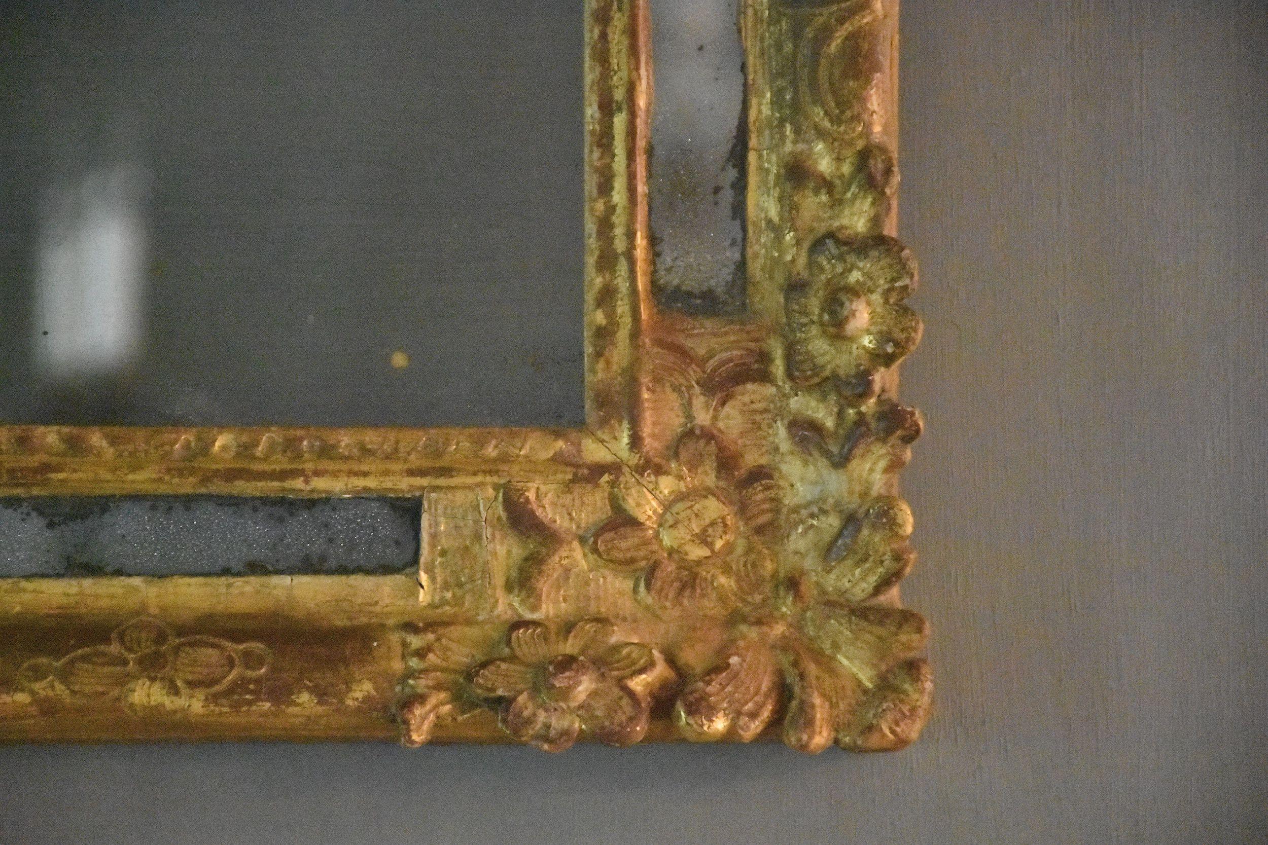 18. Jahrhundert. Französischer geschnitzter und vergoldeter Spiegel  (Louis XIV.) im Angebot