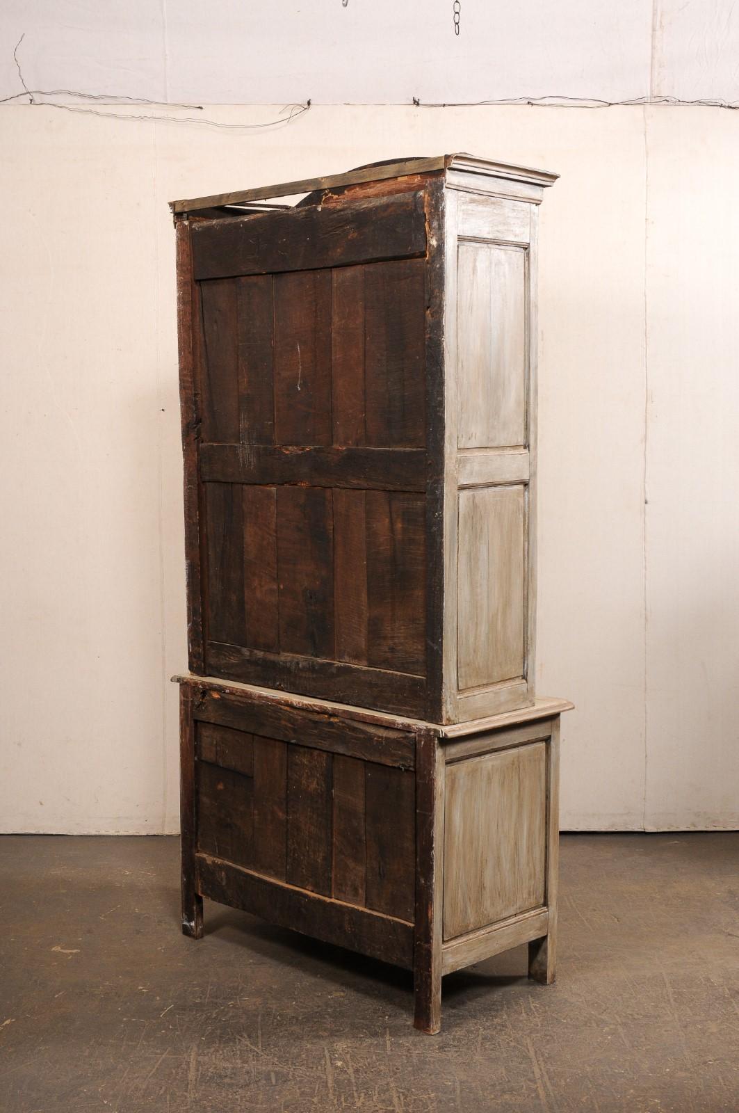 Bois Buffet à Deux-Corps en bois sculpté français du 18ème C., 7.5 Ft. Grandes dimensions en vente