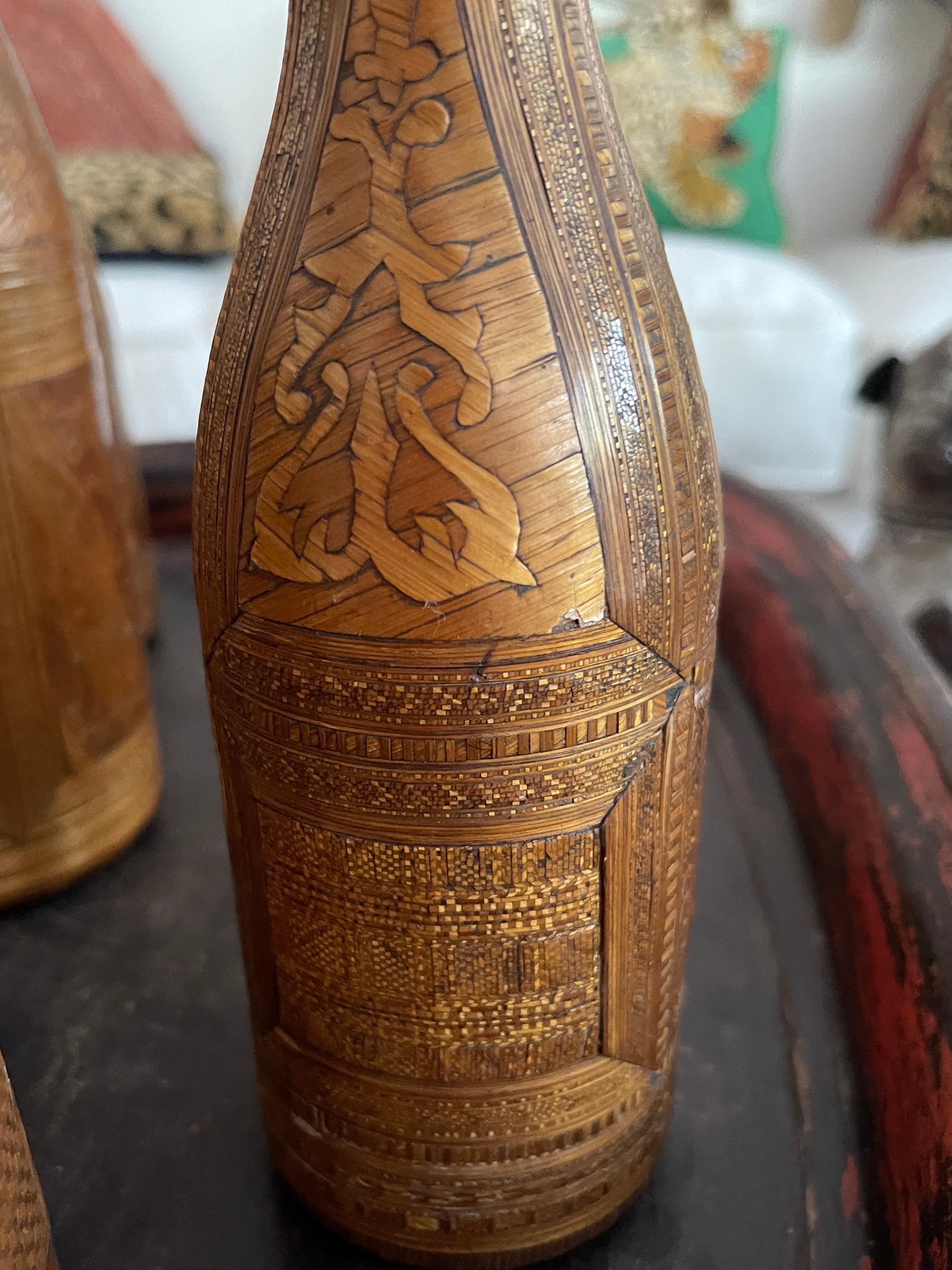 18Th. C.C. Collezione impero francese di rare bottiglie di paglia intarsiate, set di 7 bottiglie in vendita 3