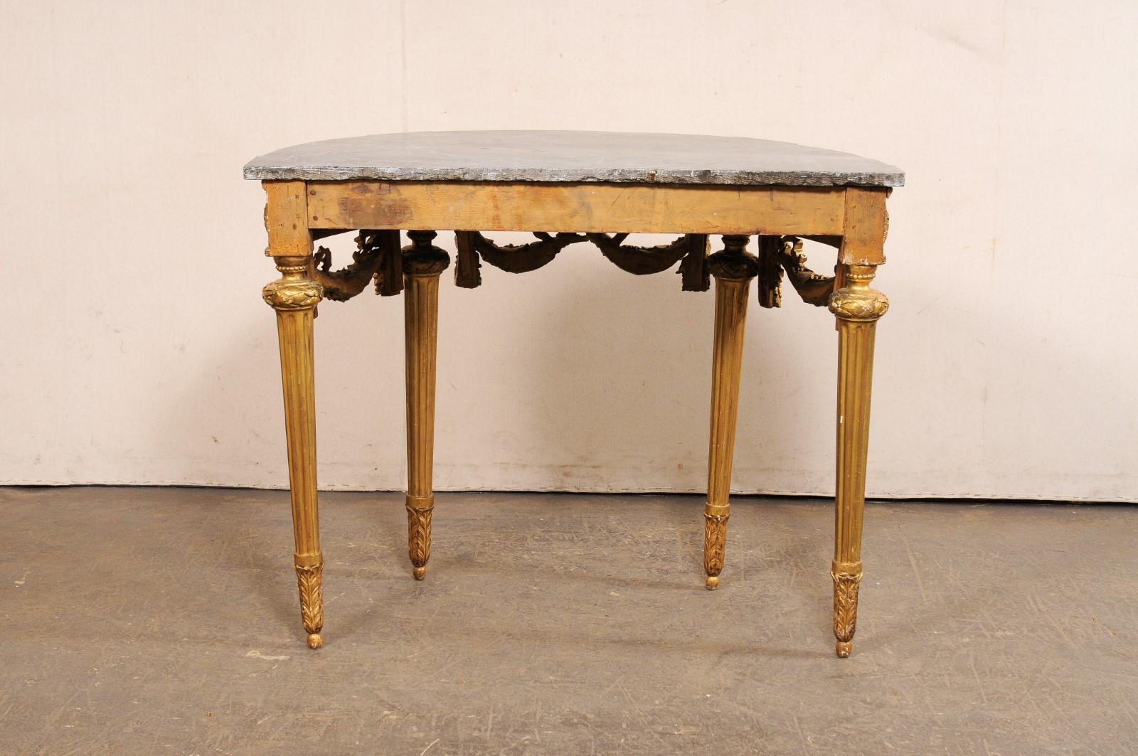 Table Demi-Lune française du 18e siècle avec jupe guirlande et plateau en marbre bleu turquin en vente 4