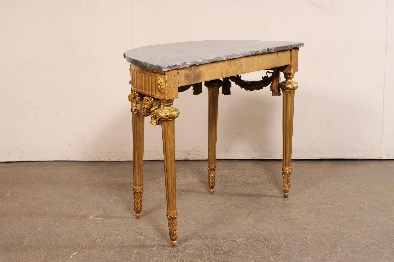 Table Demi-Lune française du 18e siècle avec jupe guirlande et plateau en marbre bleu turquin en vente 5
