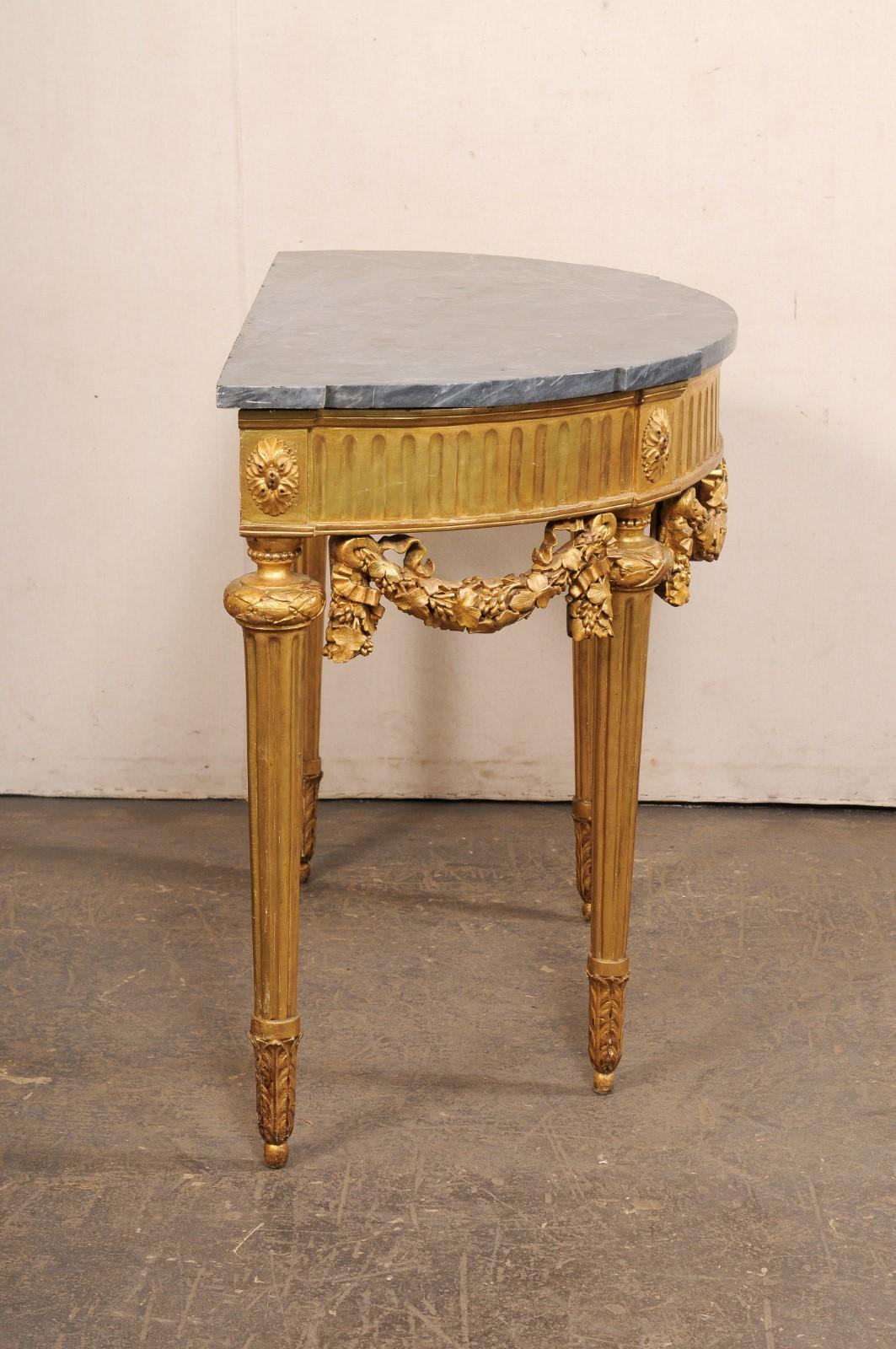 Table Demi-Lune française du 18e siècle avec jupe guirlande et plateau en marbre bleu turquin en vente 2