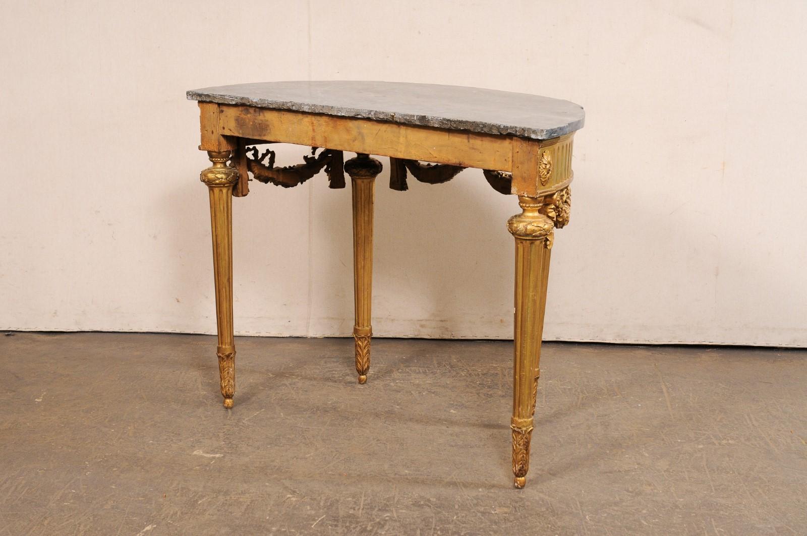 Table Demi-Lune française du 18e siècle avec jupe guirlande et plateau en marbre bleu turquin en vente 3