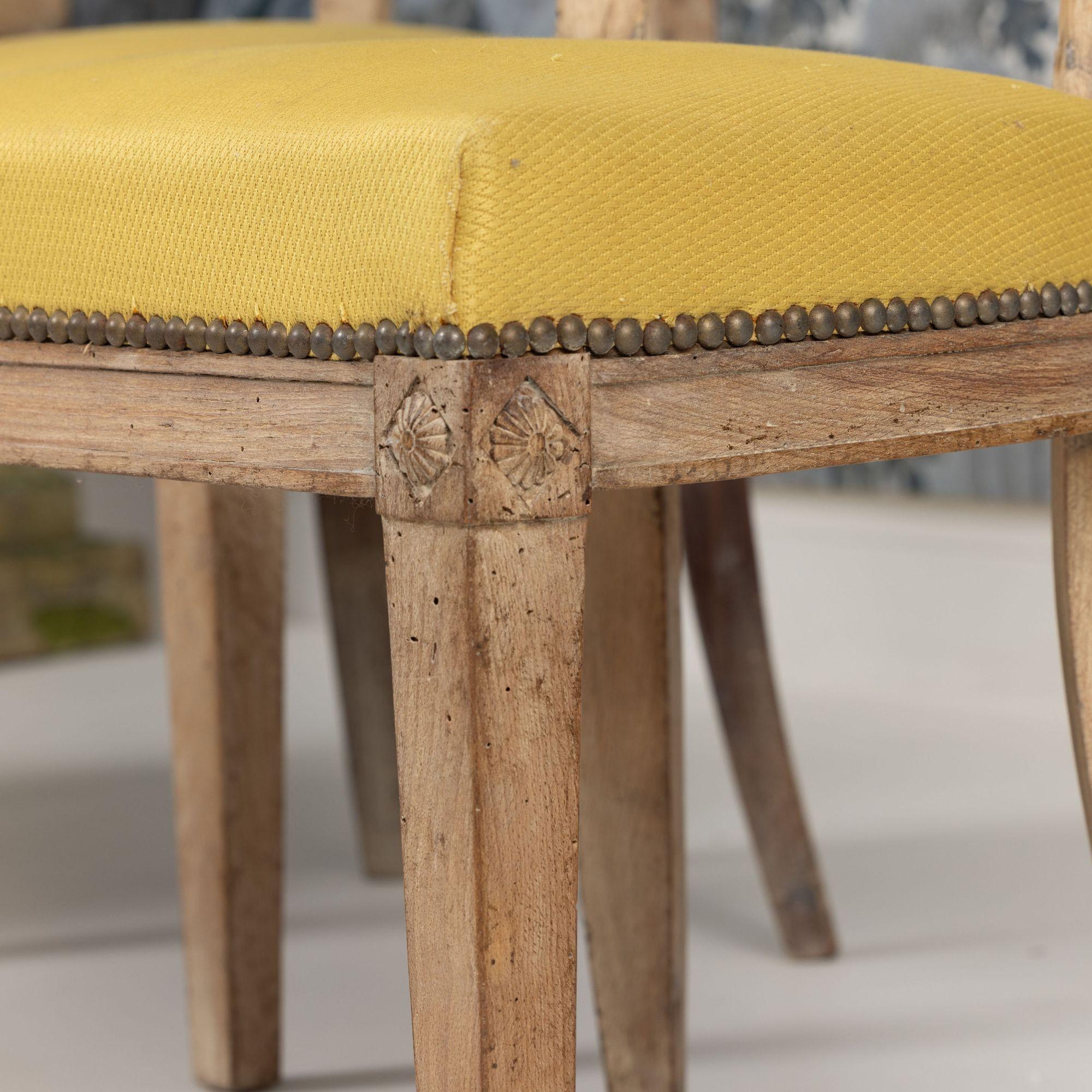 XVIIIe siècle Ensemble de six chaises en hêtre blanchi d'époque directoire française en vente 2