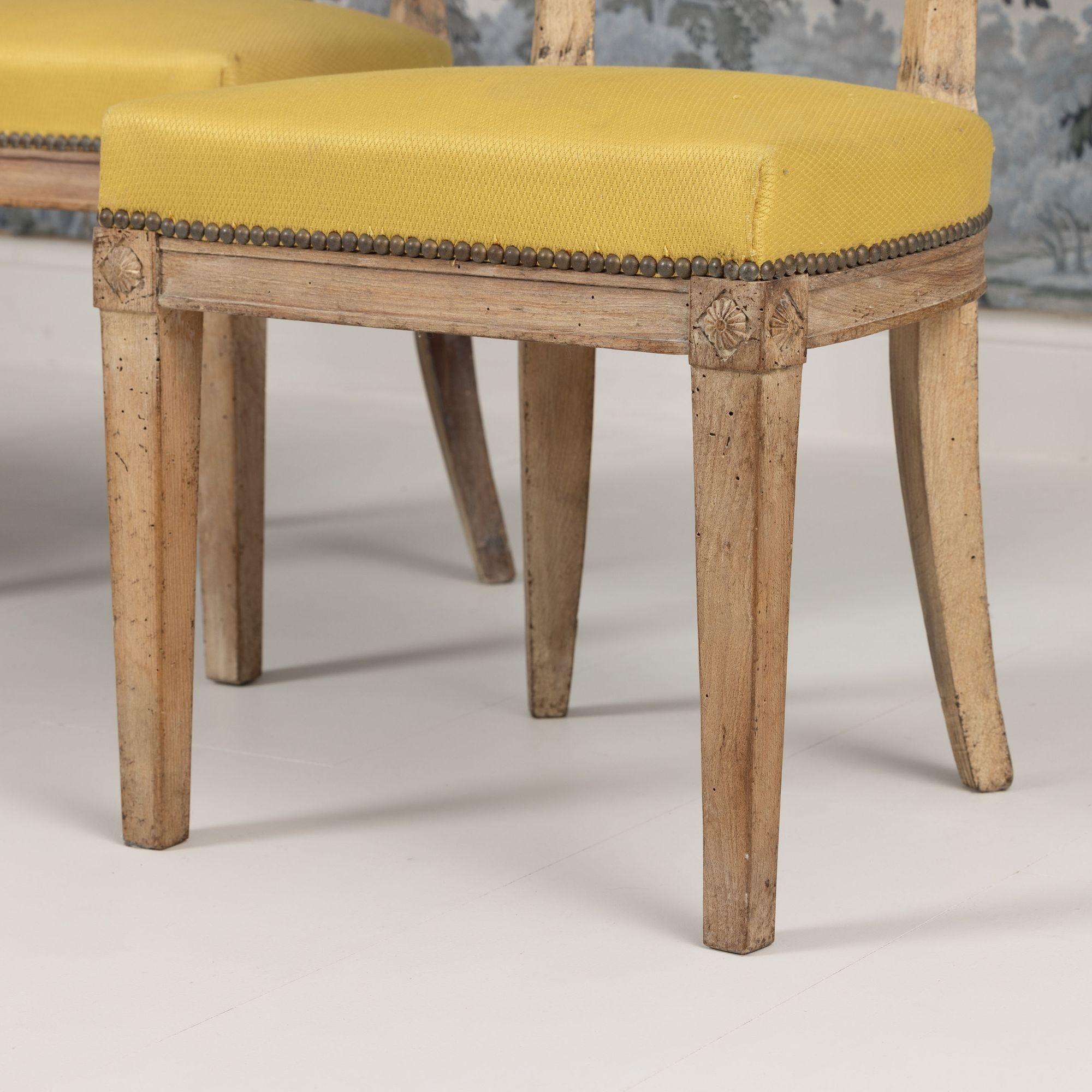 XVIIIe siècle XVIIIe siècle Ensemble de six chaises en hêtre blanchi d'époque directoire française en vente