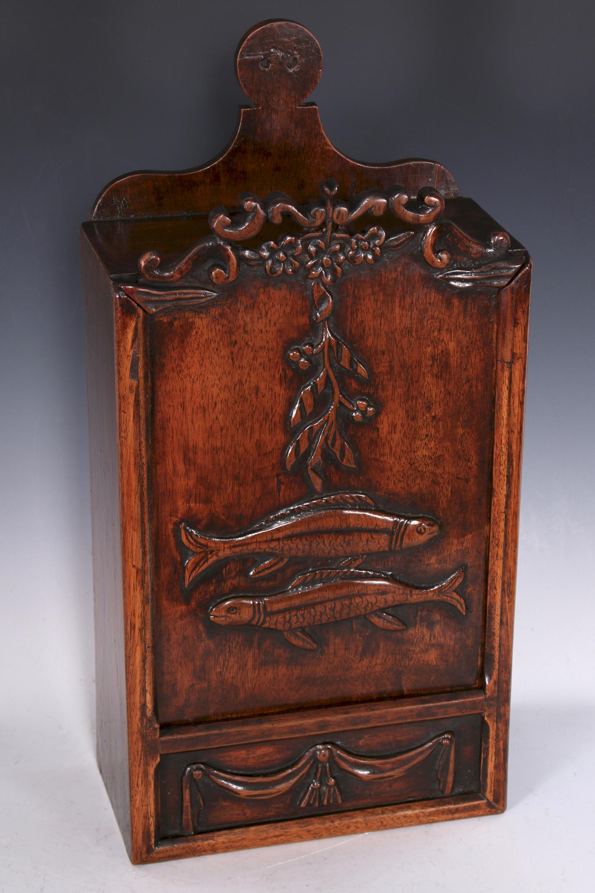 Fariniere o caja decorativa francesa del siglo XVIII Provincial francés en venta