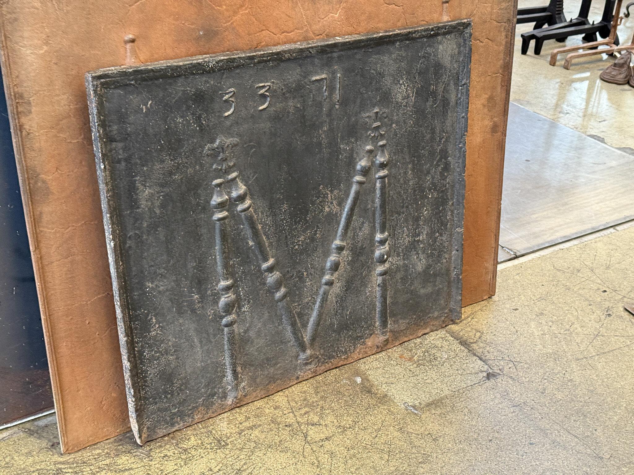 18th C French Fireback / Backsplash with Pillars and Fleurs de Lys, Dated 1733 For Sale 6