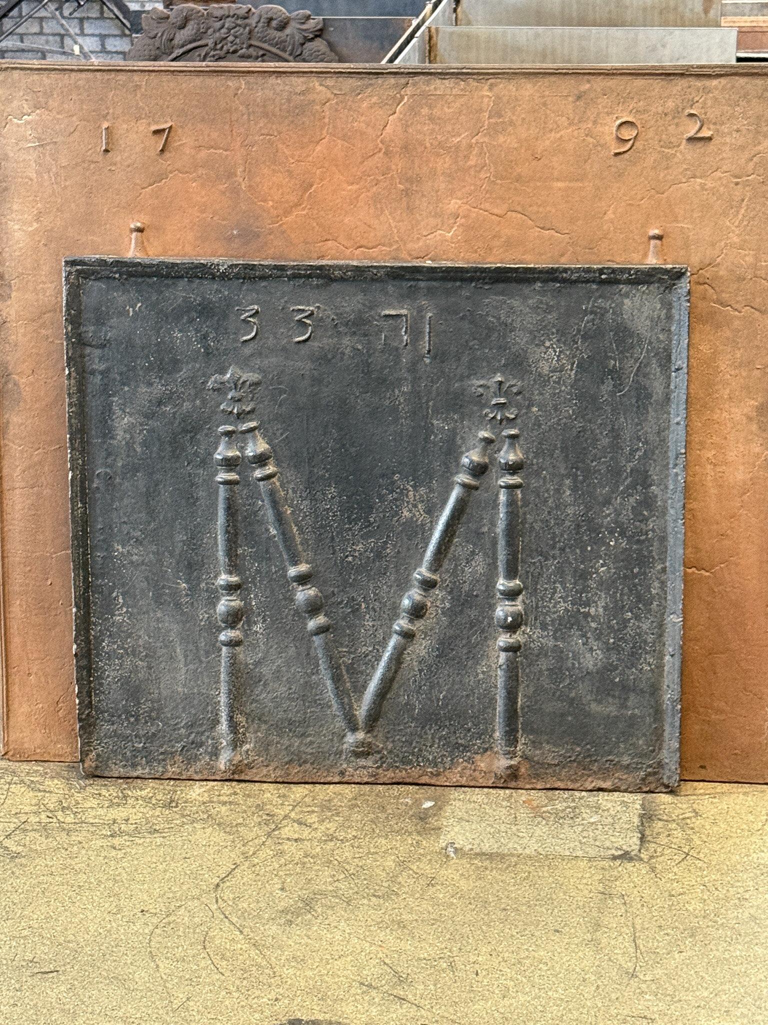 18th C French Fireback / Backsplash with Pillars and Fleurs de Lys, Dated 1733 For Sale 2